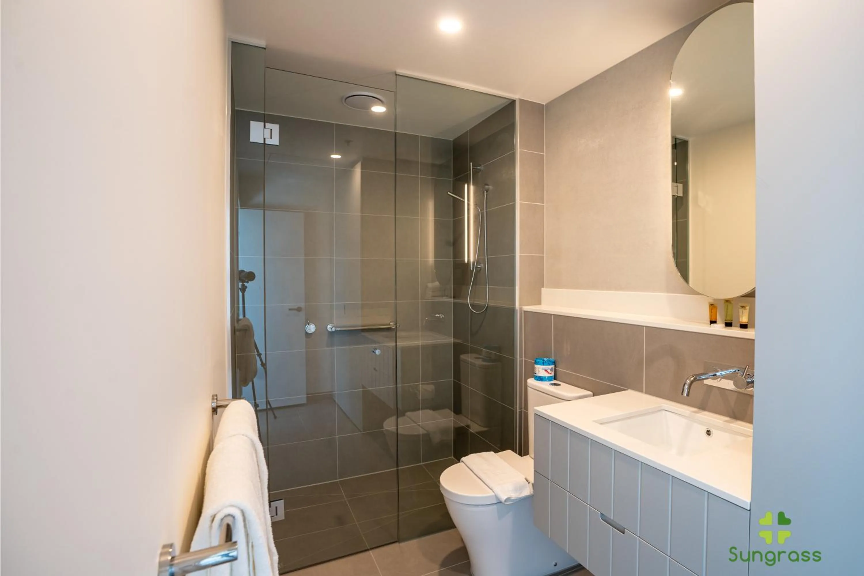 Deluxe One-Bedroom Apartment with City View in Liberty One