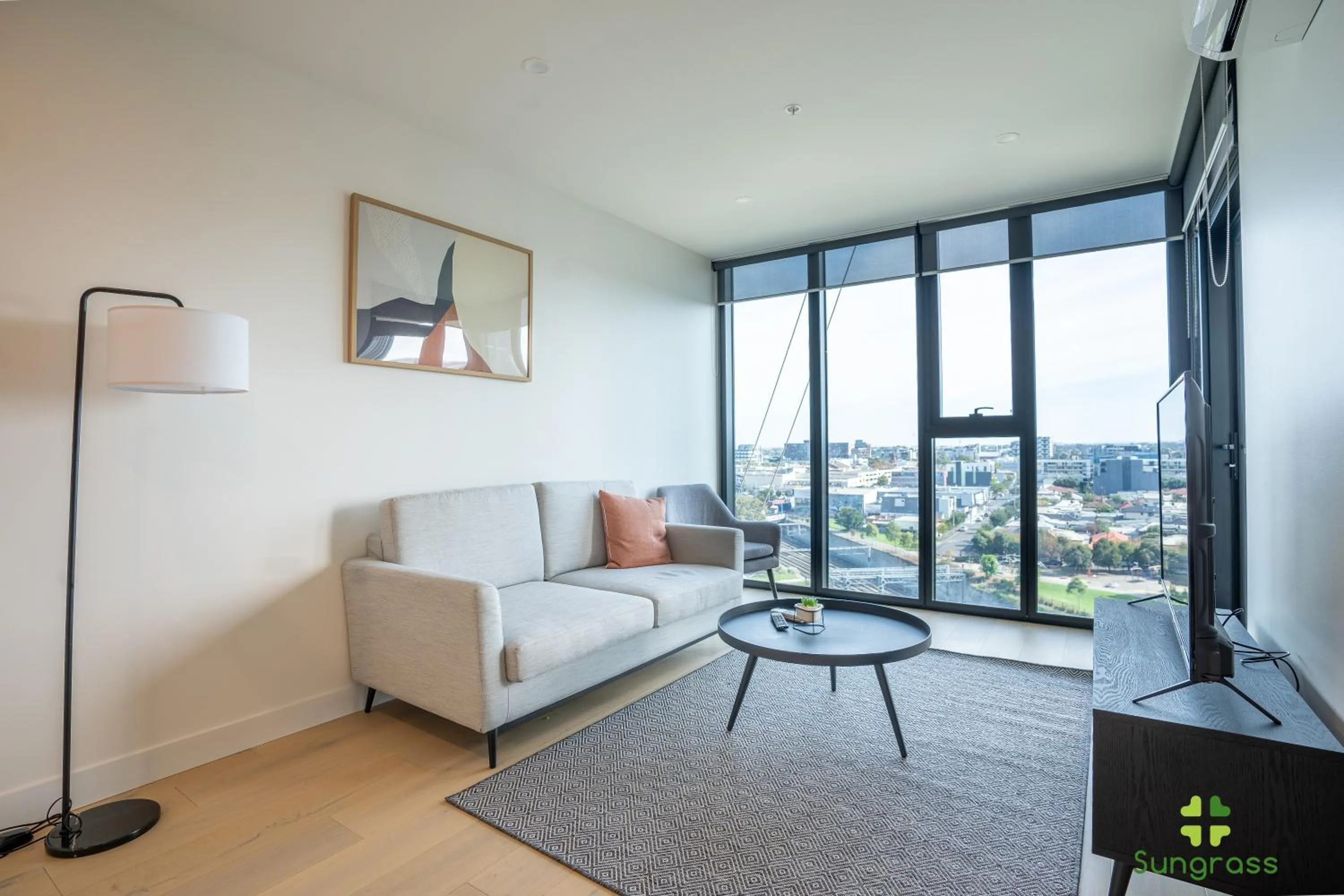 Deluxe One-Bedroom Apartment in Liberty One