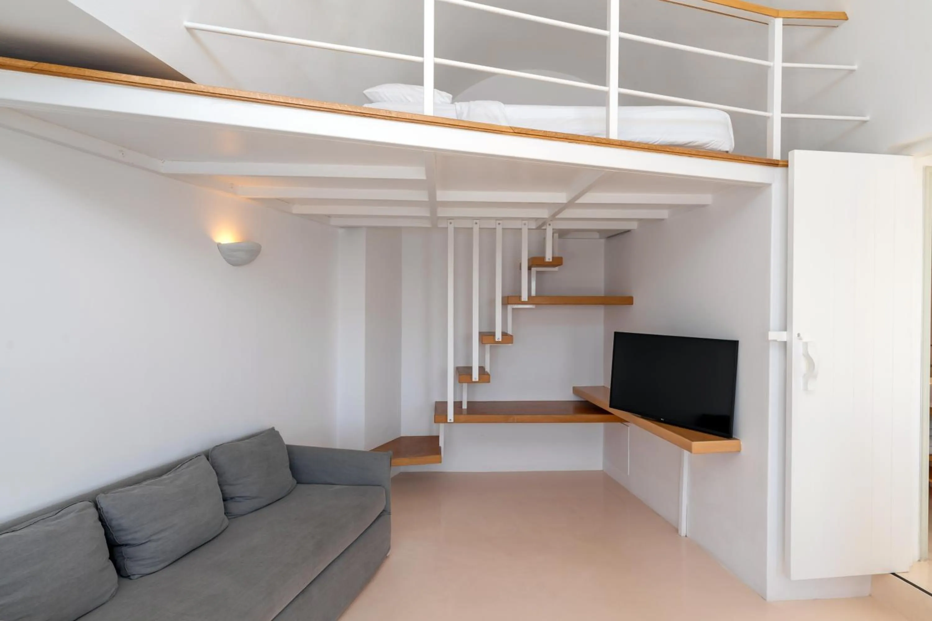 Executive Suite with Panoramic Caldera View in Cliff Side Suites