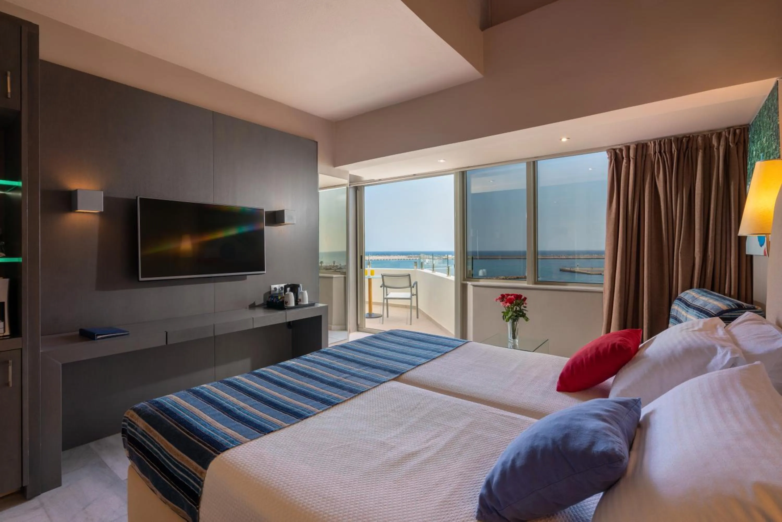 Grand Suite with Panoramic Sea View in Kyma Suites Beach Hotel
