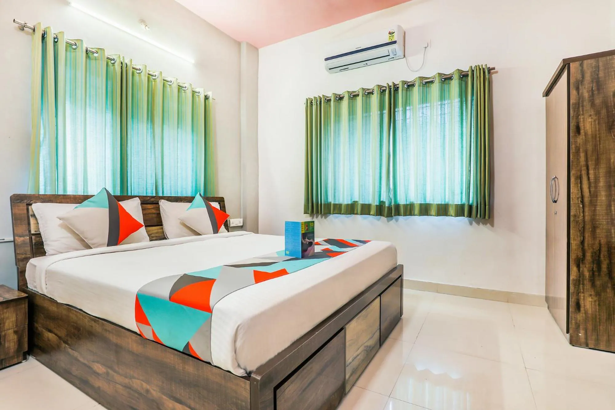 Deluxe Room in FabExpress Diamond Residency - Airport road