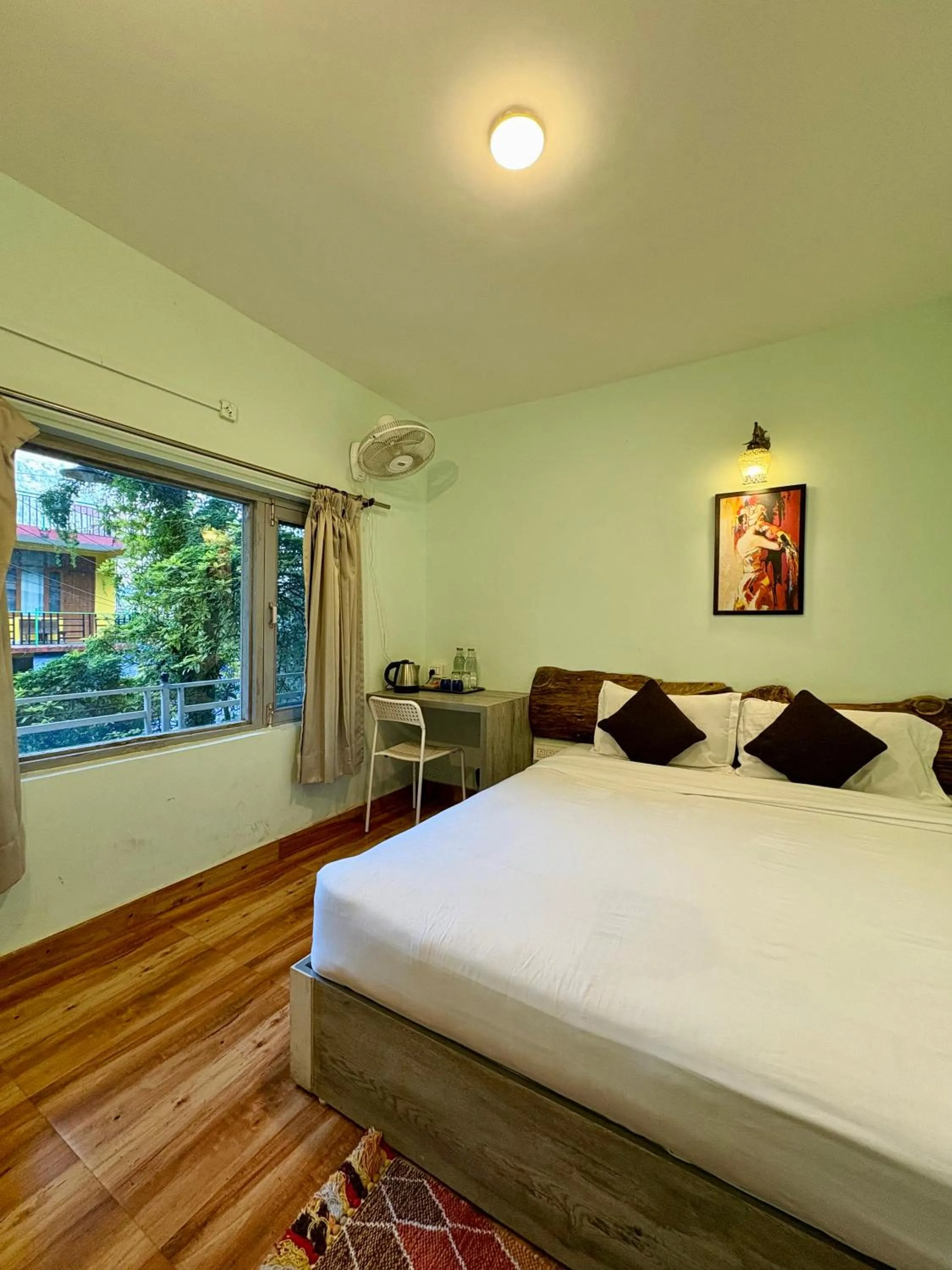 Standard King Room in Eevolve Dharamkot - An Eco Hostel