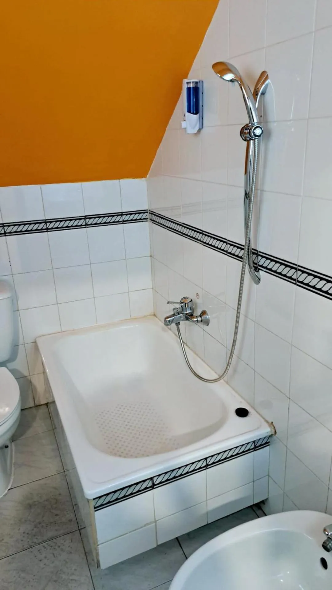 Family Room with Shared Bathroom in Arc House Plaza