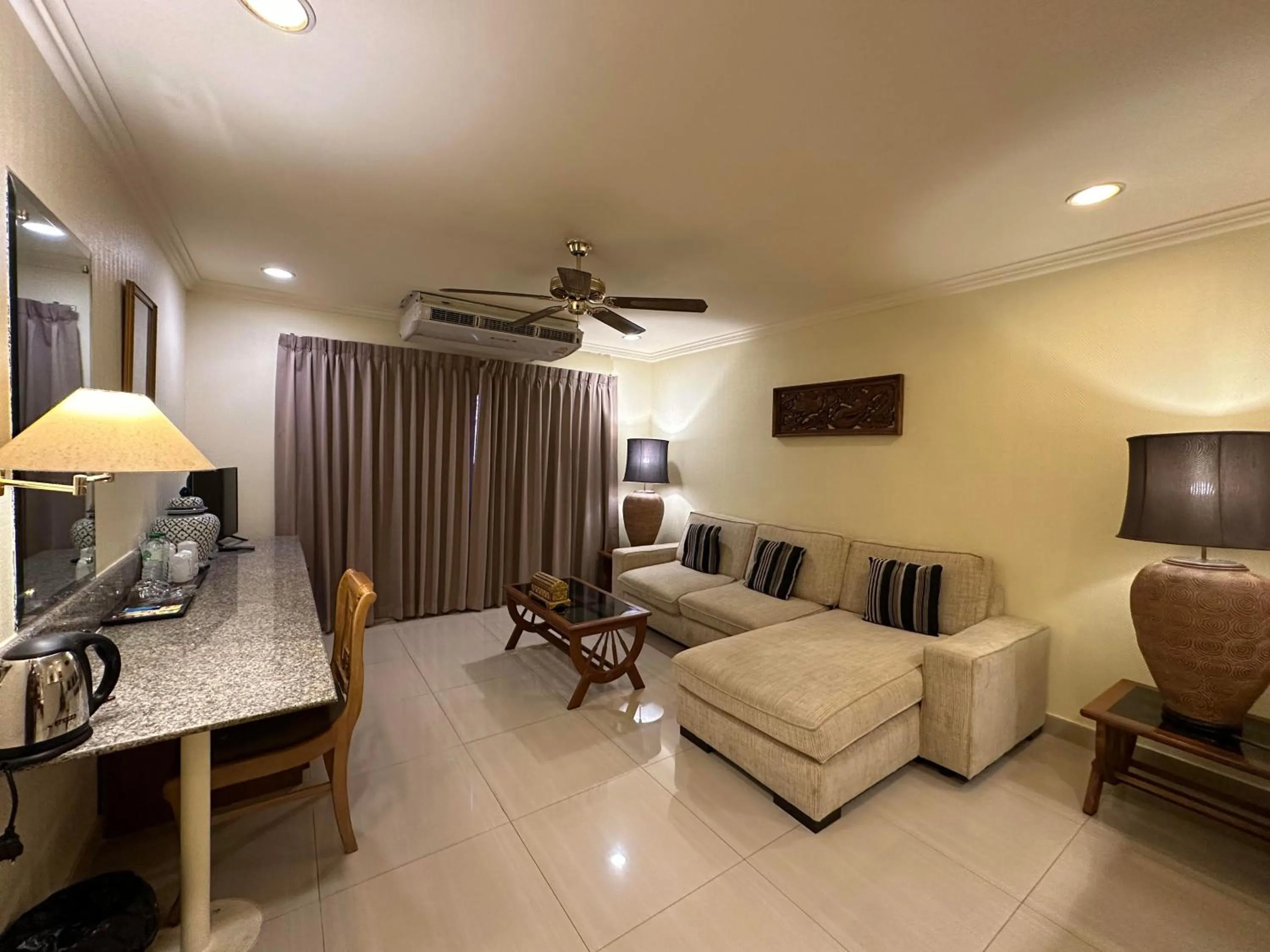 Deluxe King Room in Copa Hotel