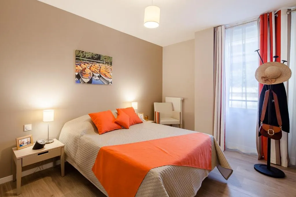 Two-Bedroom Apartment in Zenao Appart'hôtels Suresnes