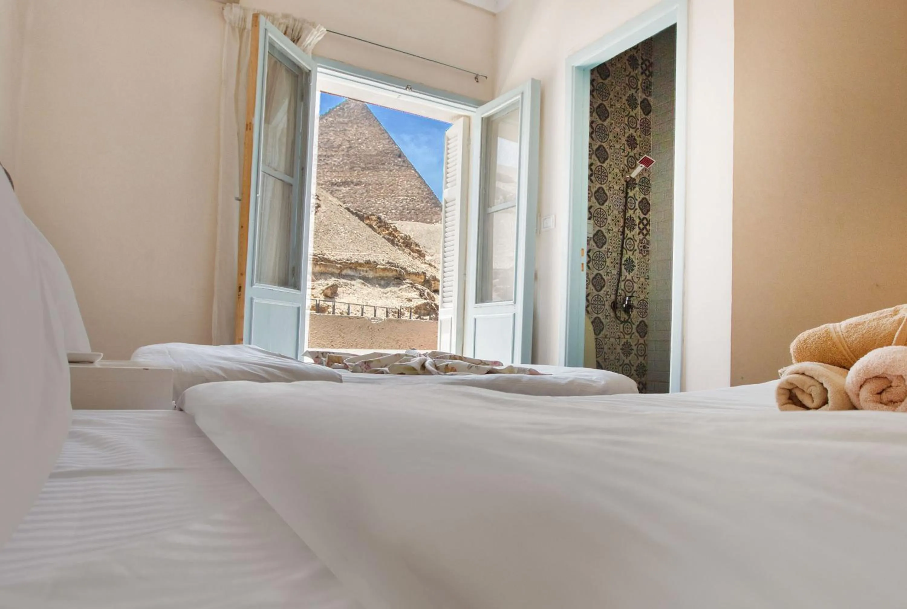 Deluxe Double or Twin Room with Balcony - Pyramids View in Villa Khufu Pyramids Hotel