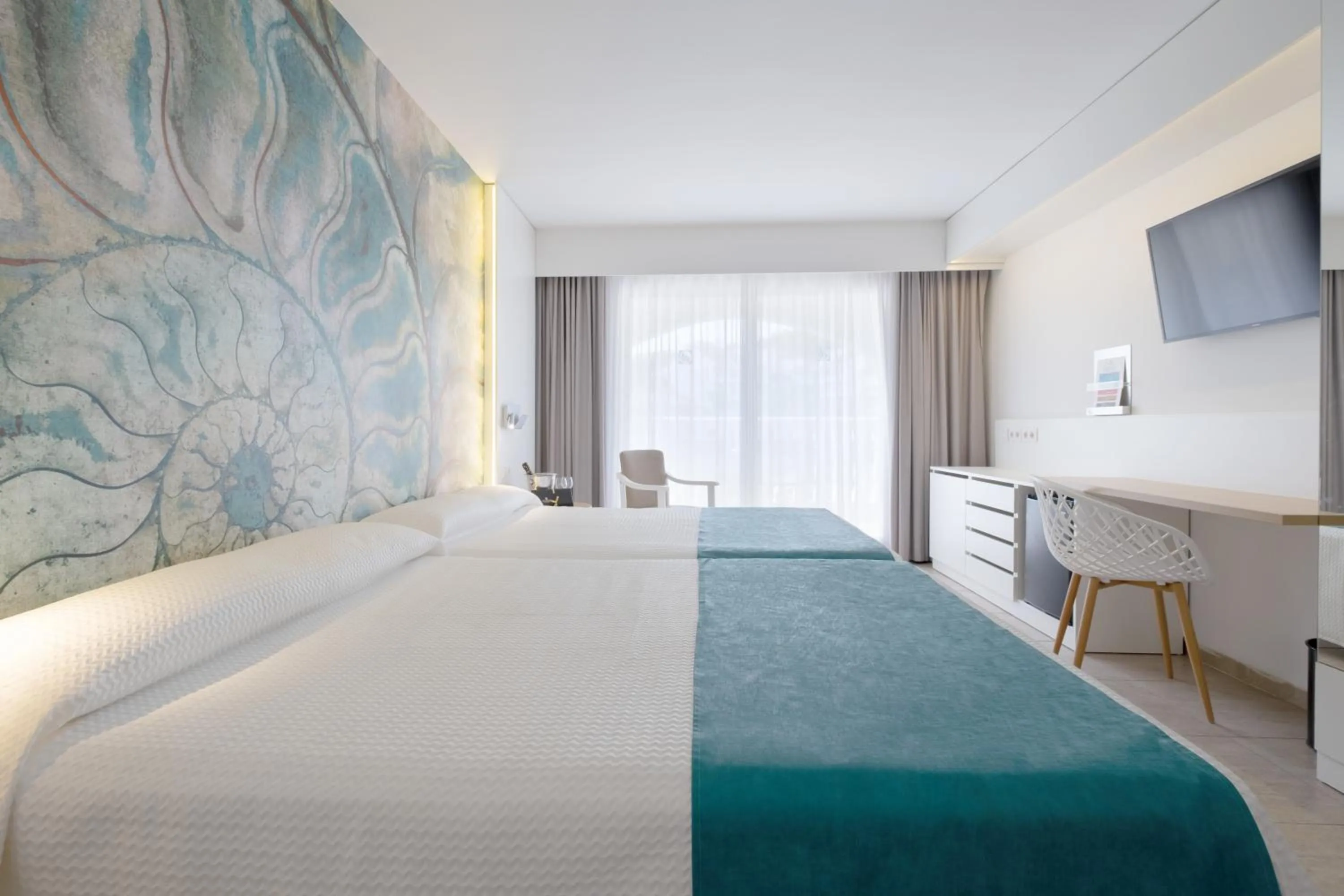 Double Room (2 Adults + 1 Child ) in Gran Hotel Las Fuentes