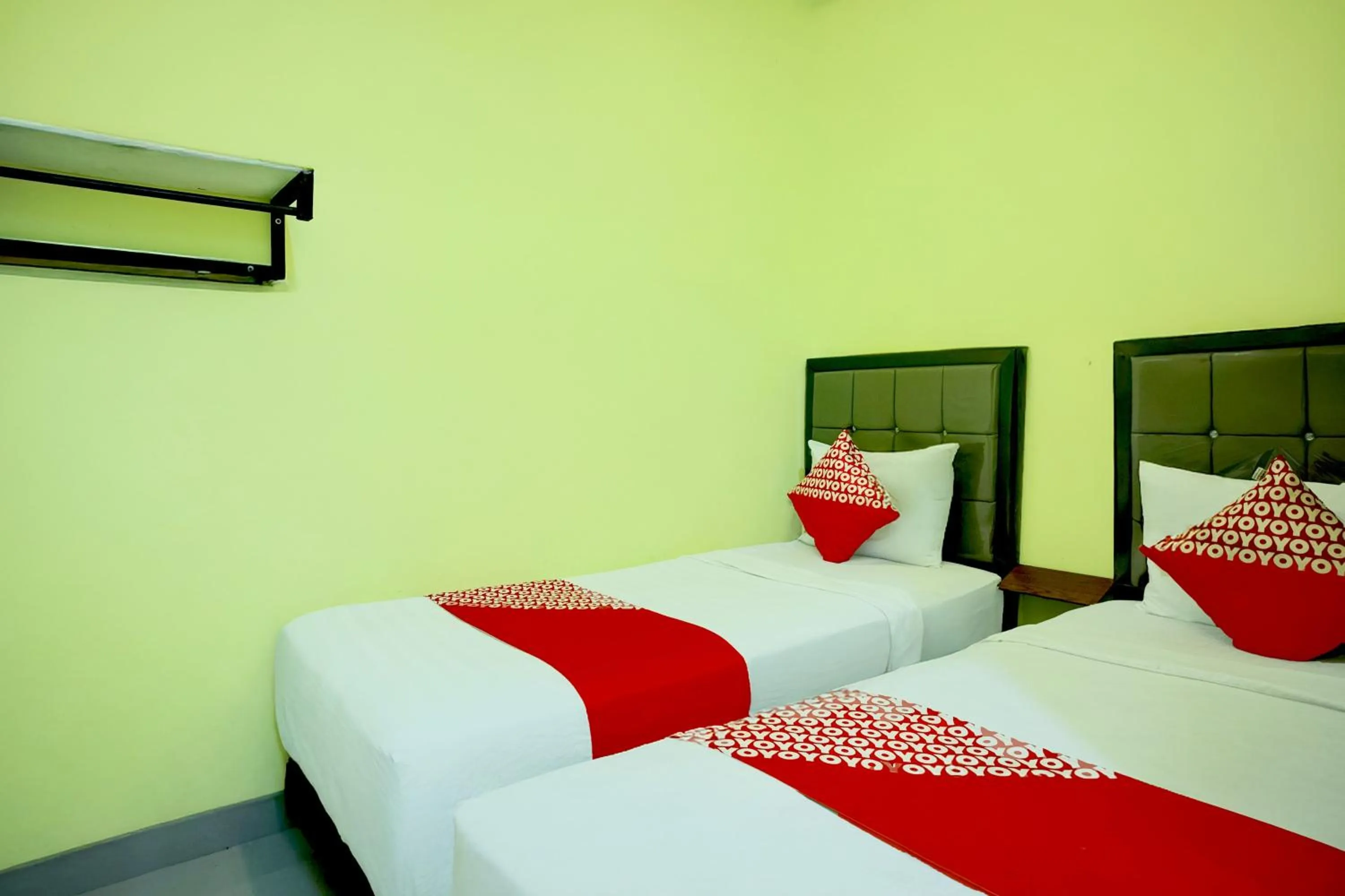 Standard Twin Room in Hotel O Parapat Near Dermaga Ajibata Formerly Pudan Residence 2