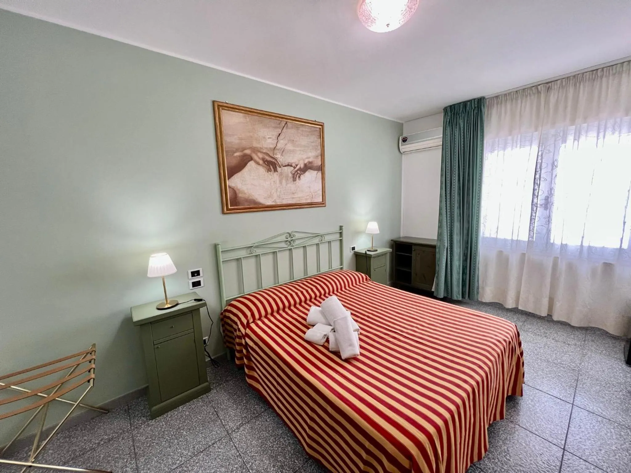 Basic Triple Room in Hotel Minerva