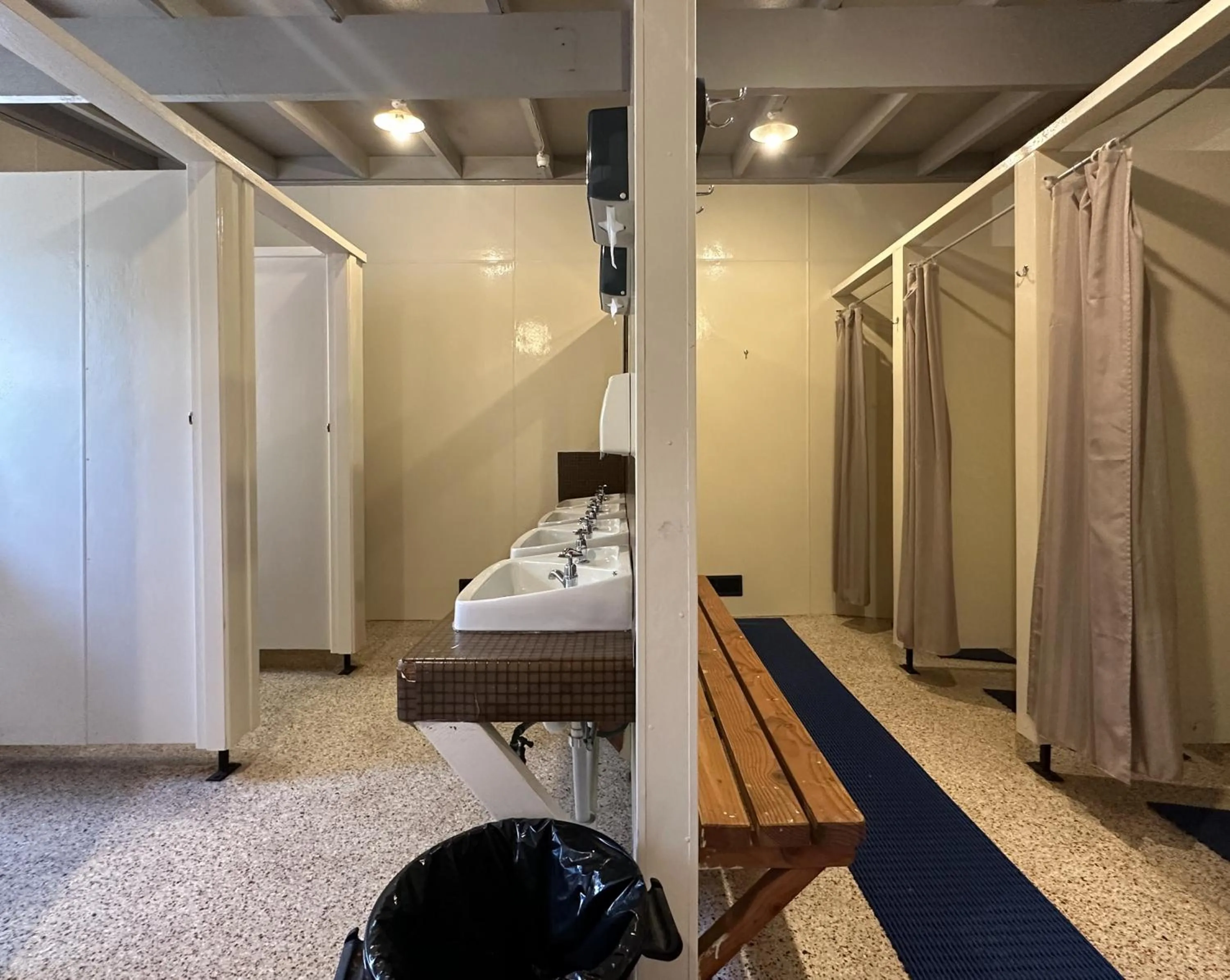 Economy Quadruple Room in The Crossing Lodge & Backpackers