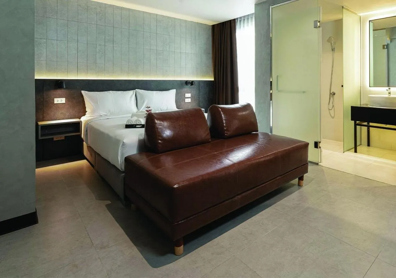 Queen Room with Balcony in EX2 Hotel