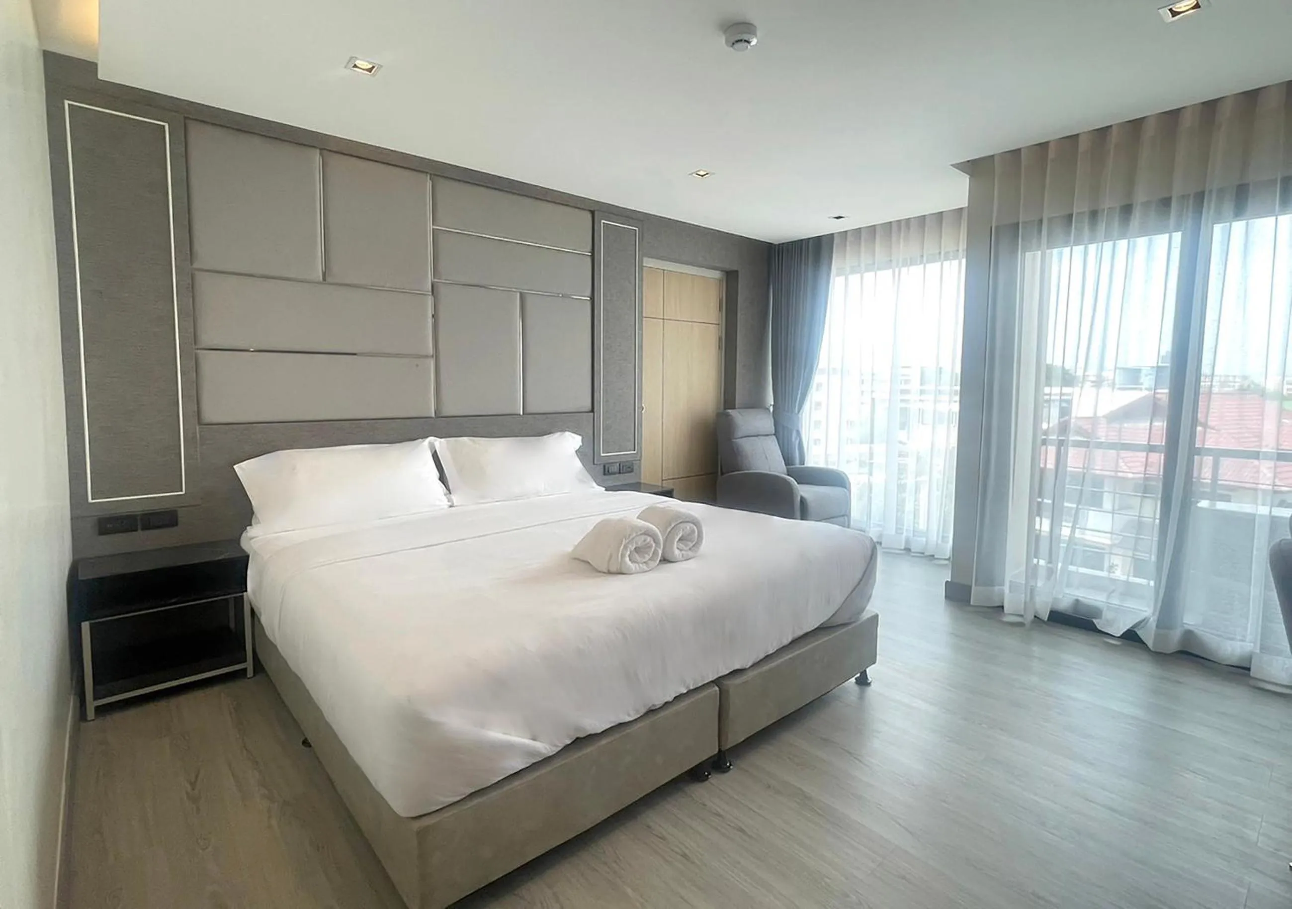 Deluxe Double Room in The 9 Residence Hotel