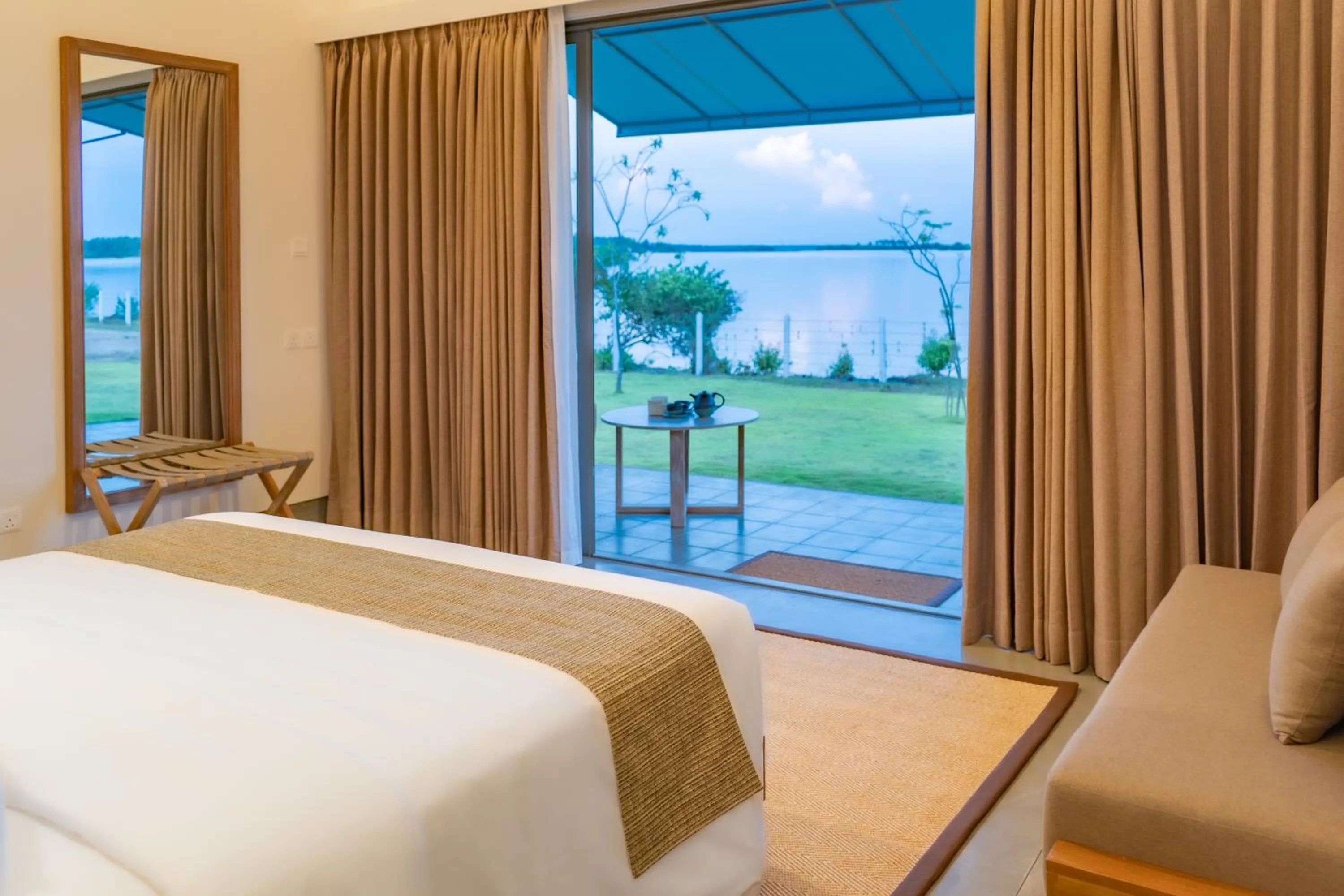 Deluxe Room with Lagoon View - single occupancy in Koddu Kalpitiya