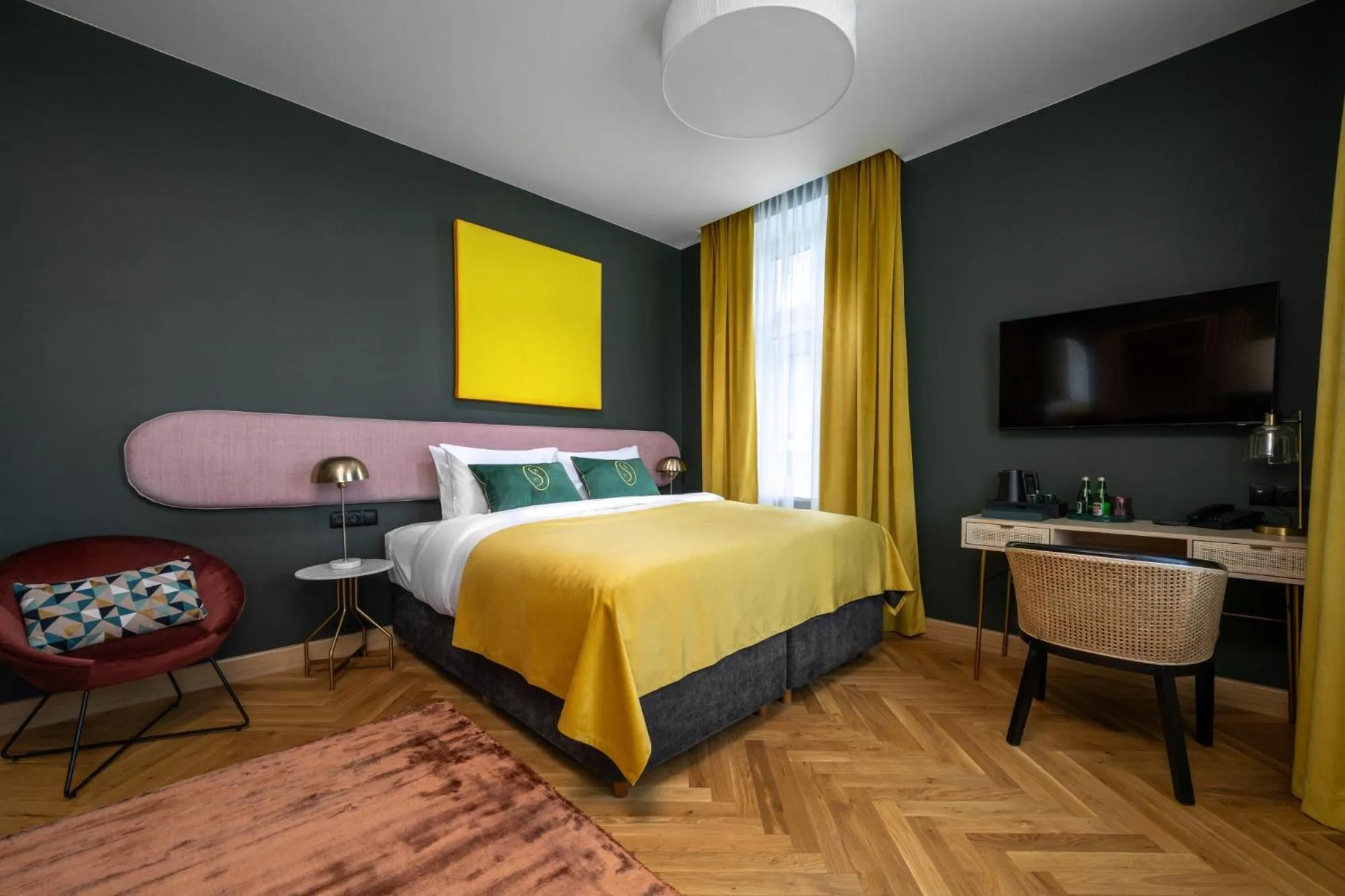  Deluxe room with king size bed in Sava Boutique Hotel