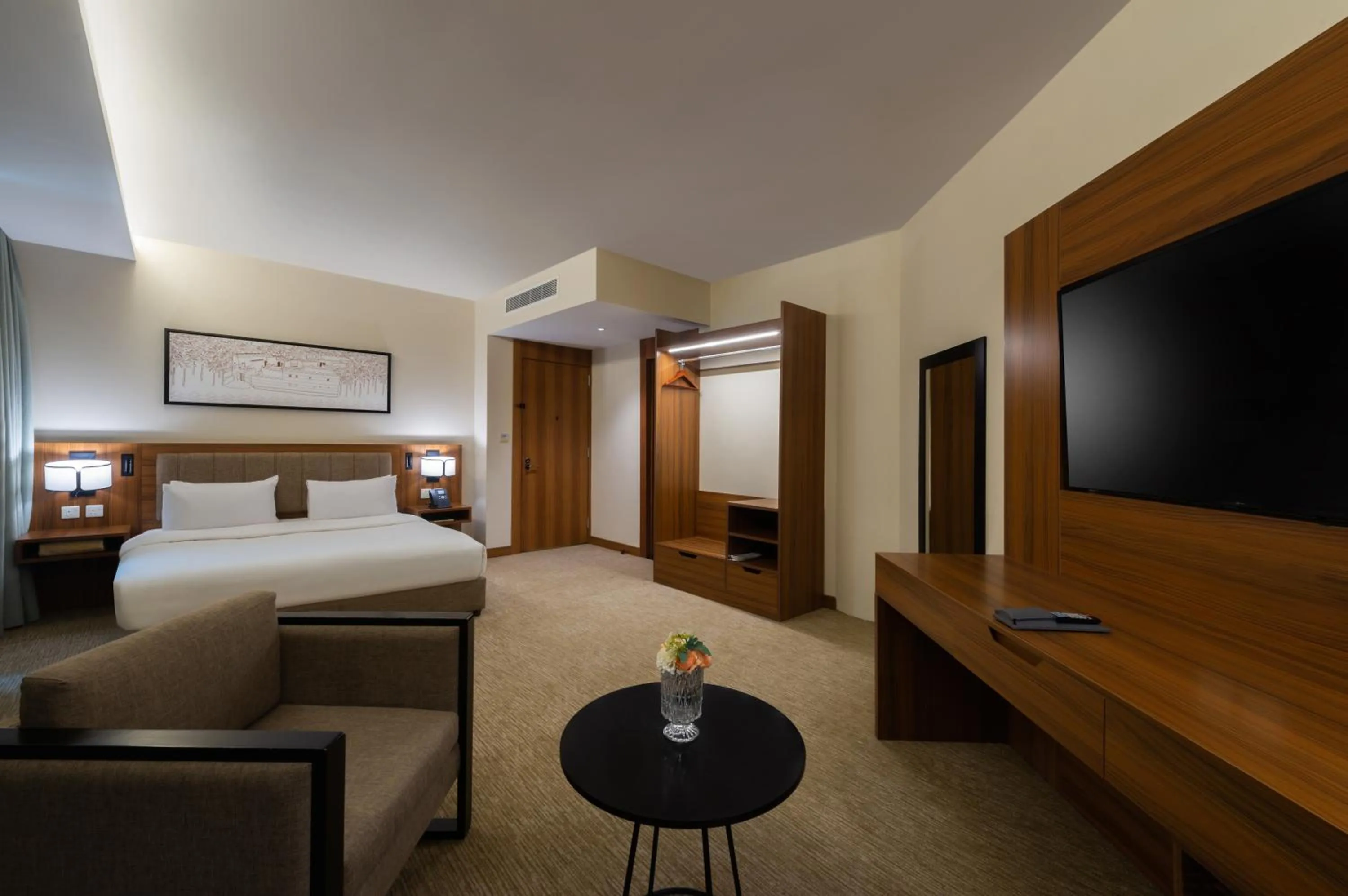 Superior Queen Room - single occupancy in HDB Financial District