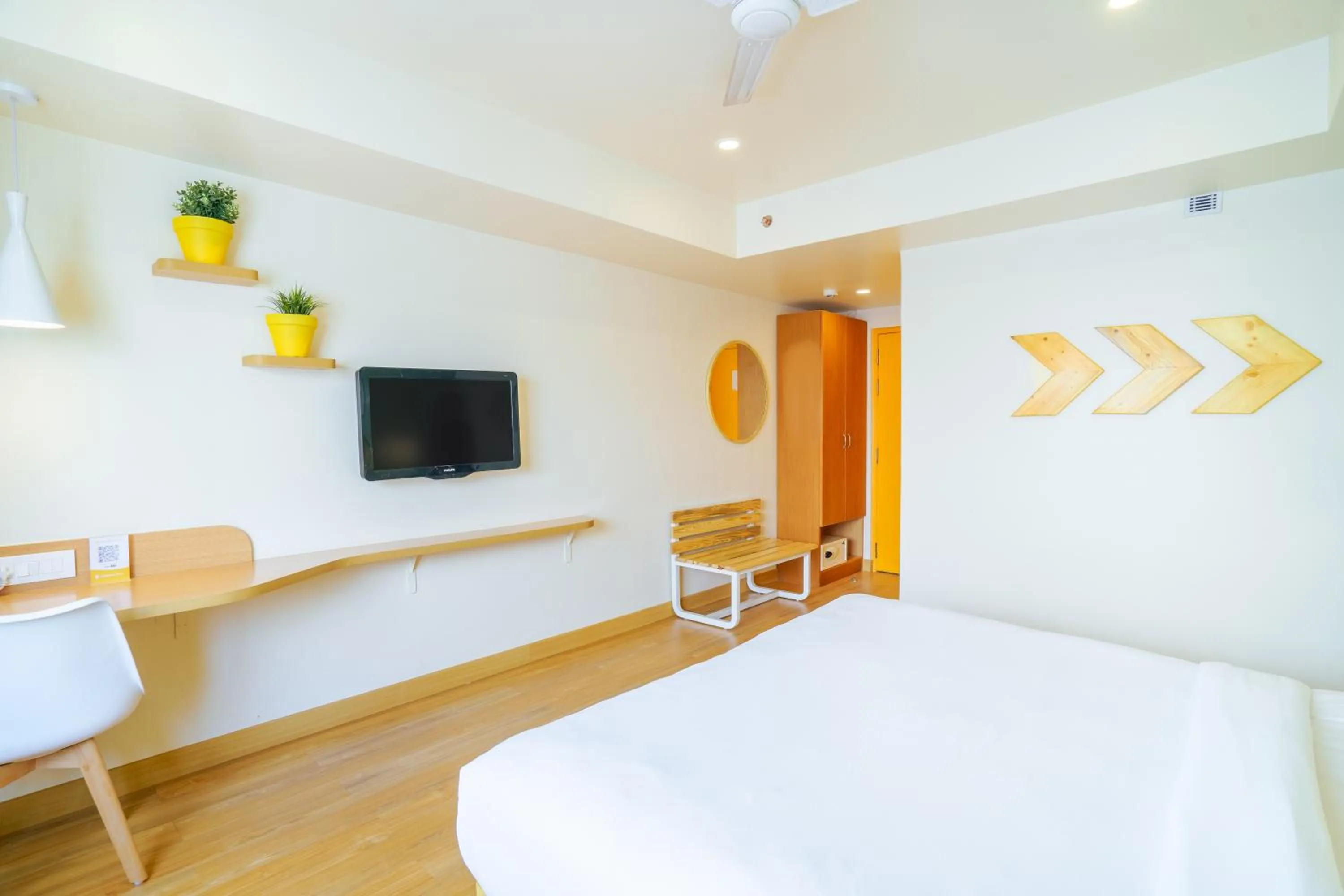 Deluxe King Room - single occupancy in Bloom Hotel - Cyber Towers