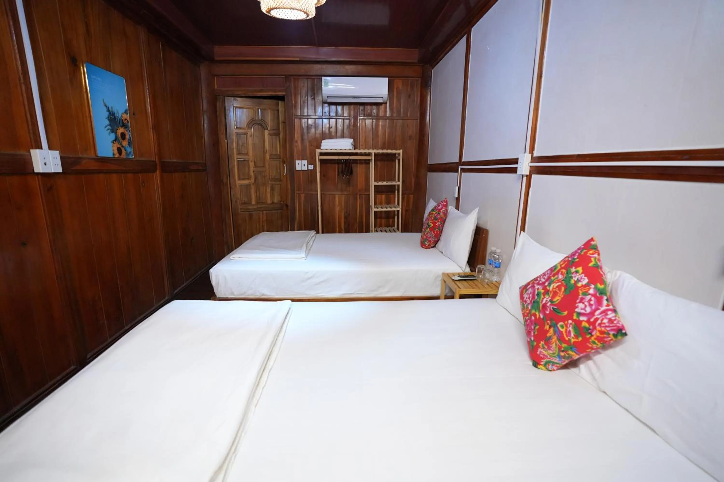 Quadruple Room with Sea View in Cat Ba SOL Beach