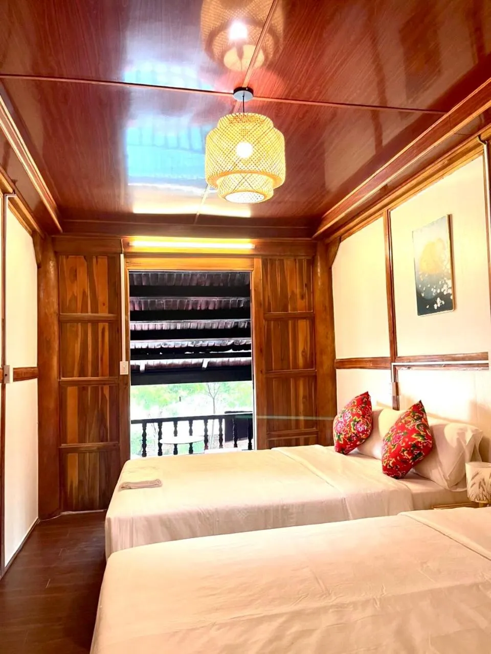 Quadruple Room with Sea View in Cat Ba SOL Beach