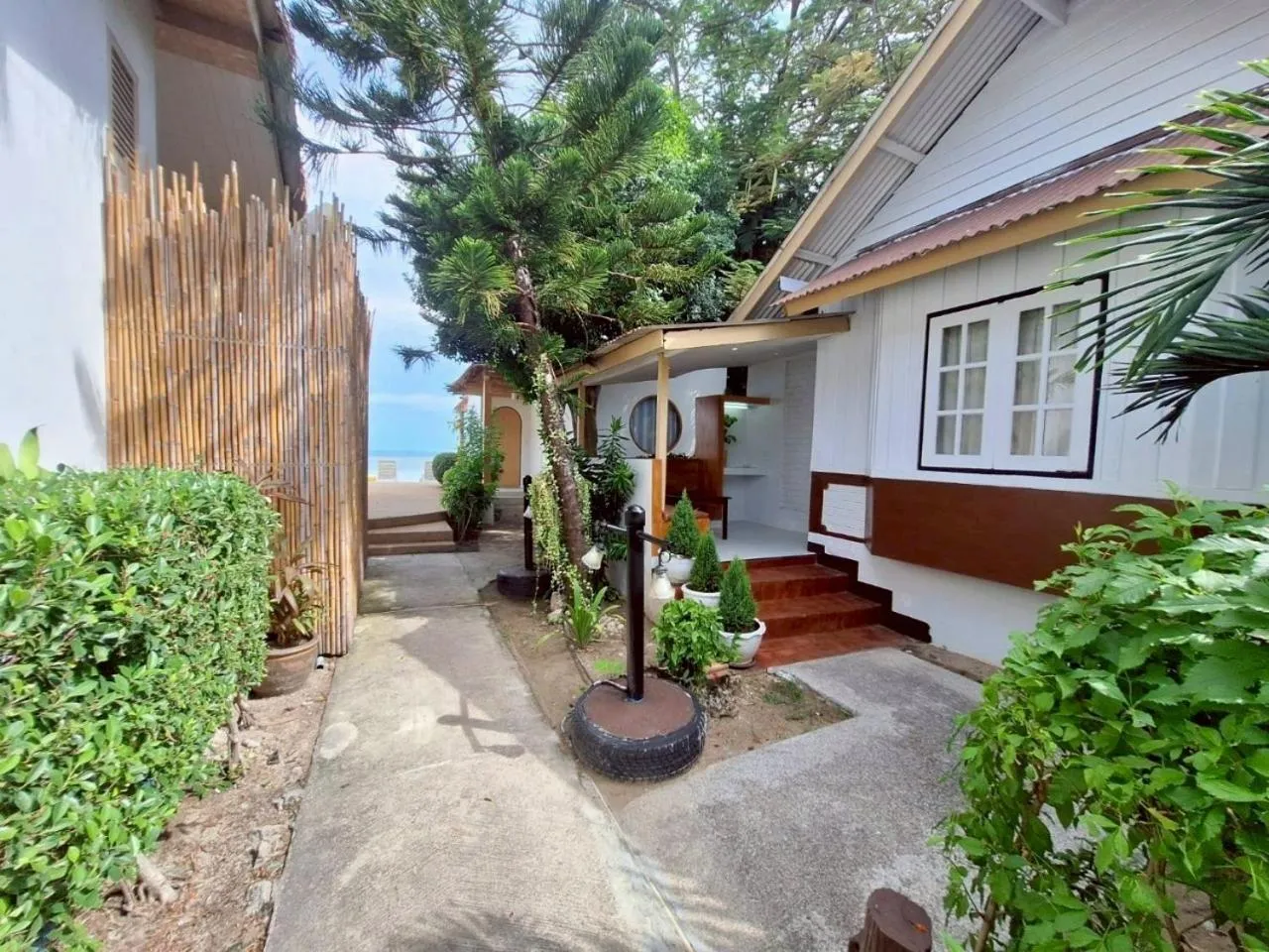 Deluxe Bungalow in Smile Samui Chaweng Beach Front Resort