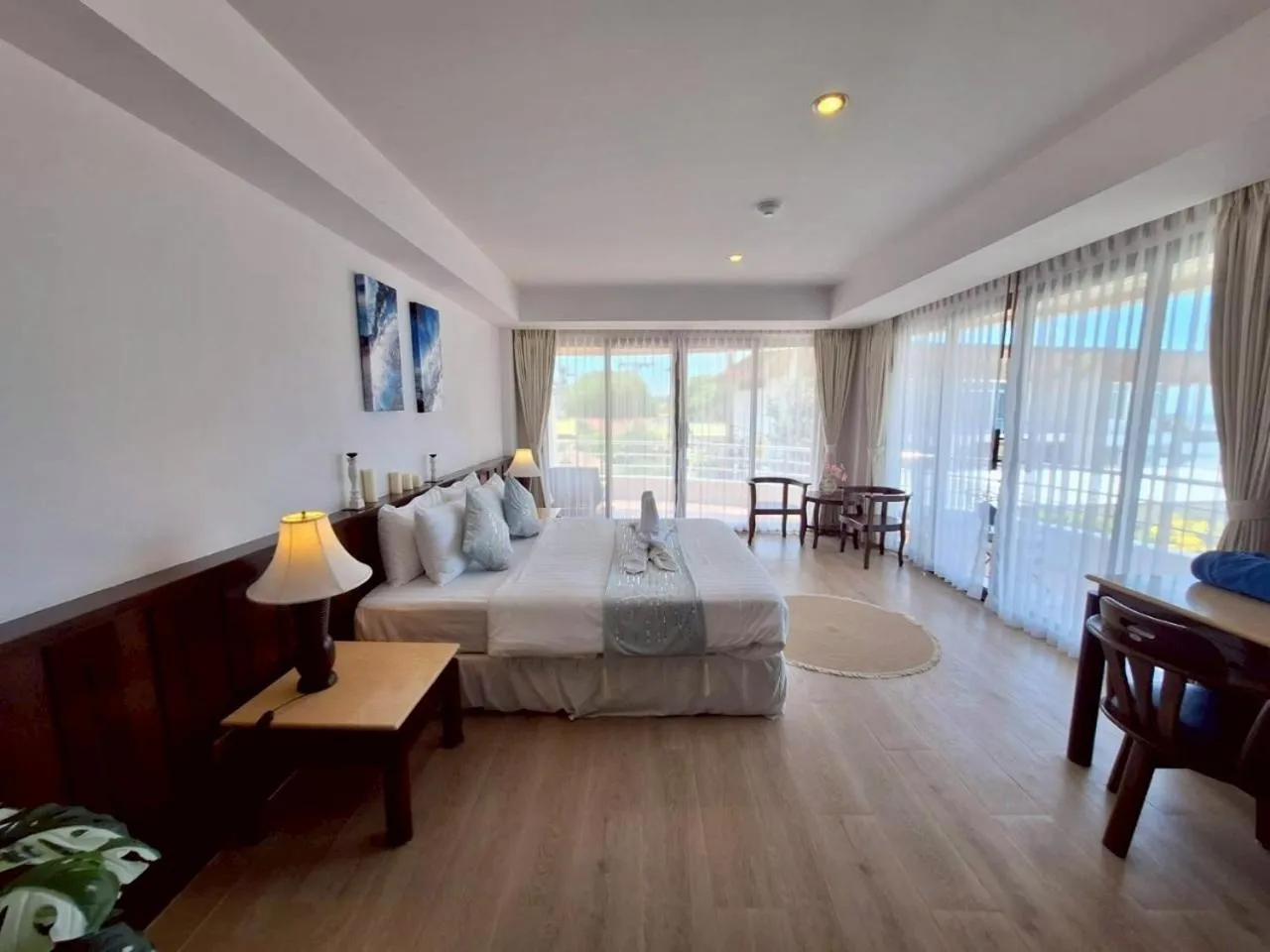 Deluxe Double Room with Sea View in Smile Samui Chaweng Beach Front Resort