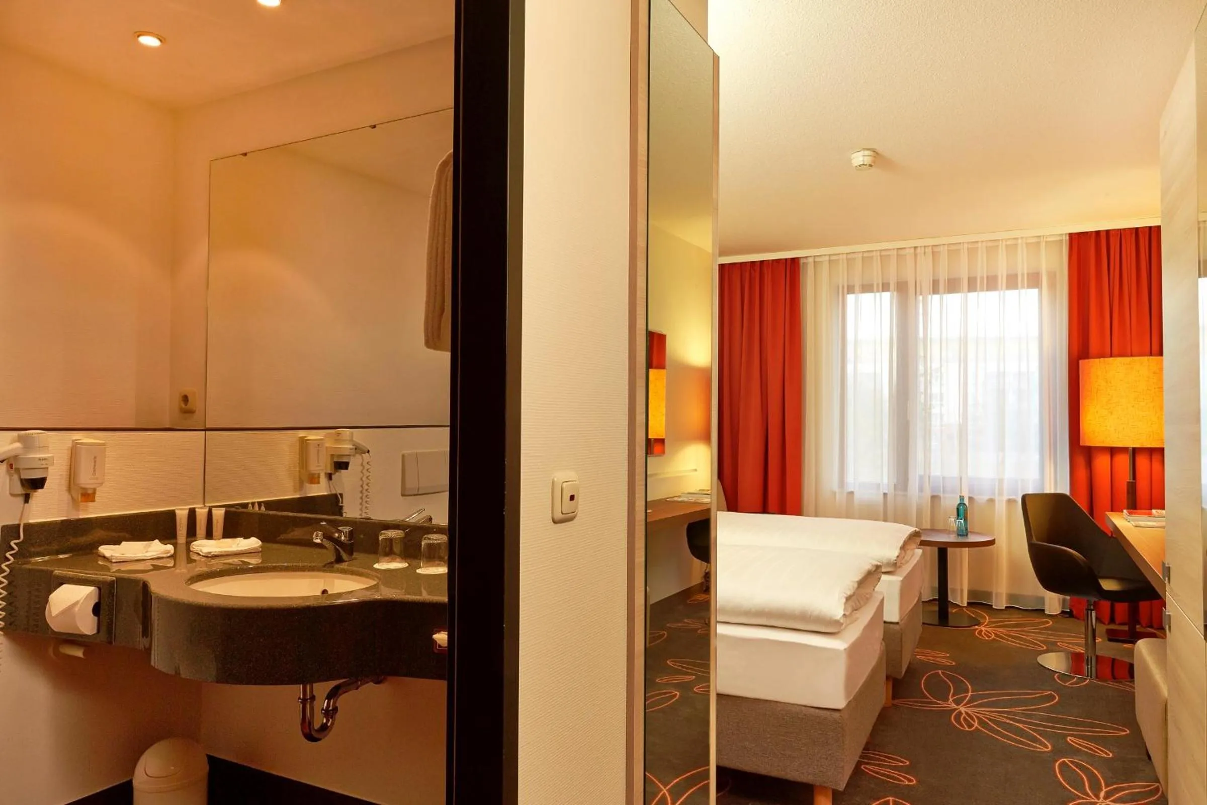 Superior Double Room in H+ Hotel Hannover
