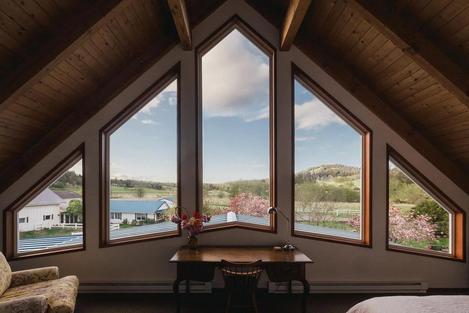 King Room with Mountain View in Saturn's Return