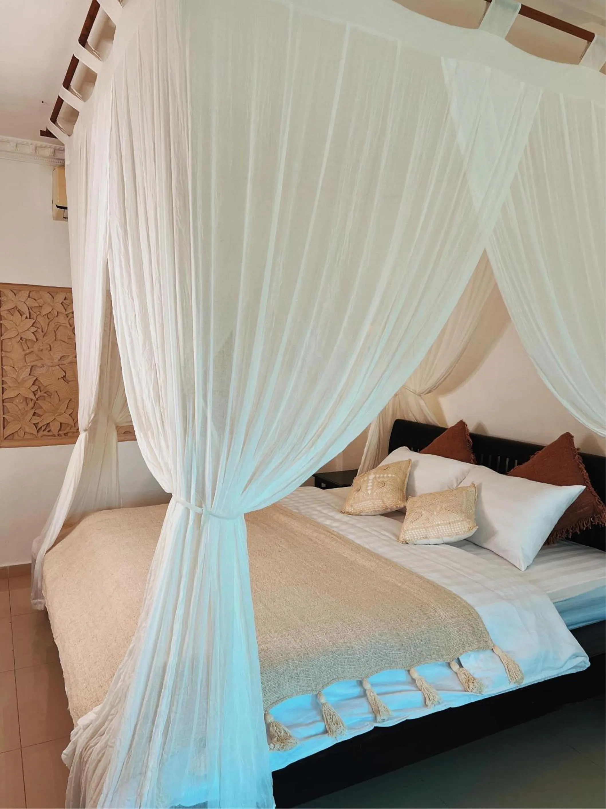 King Room with Garden View in Villa Neshama