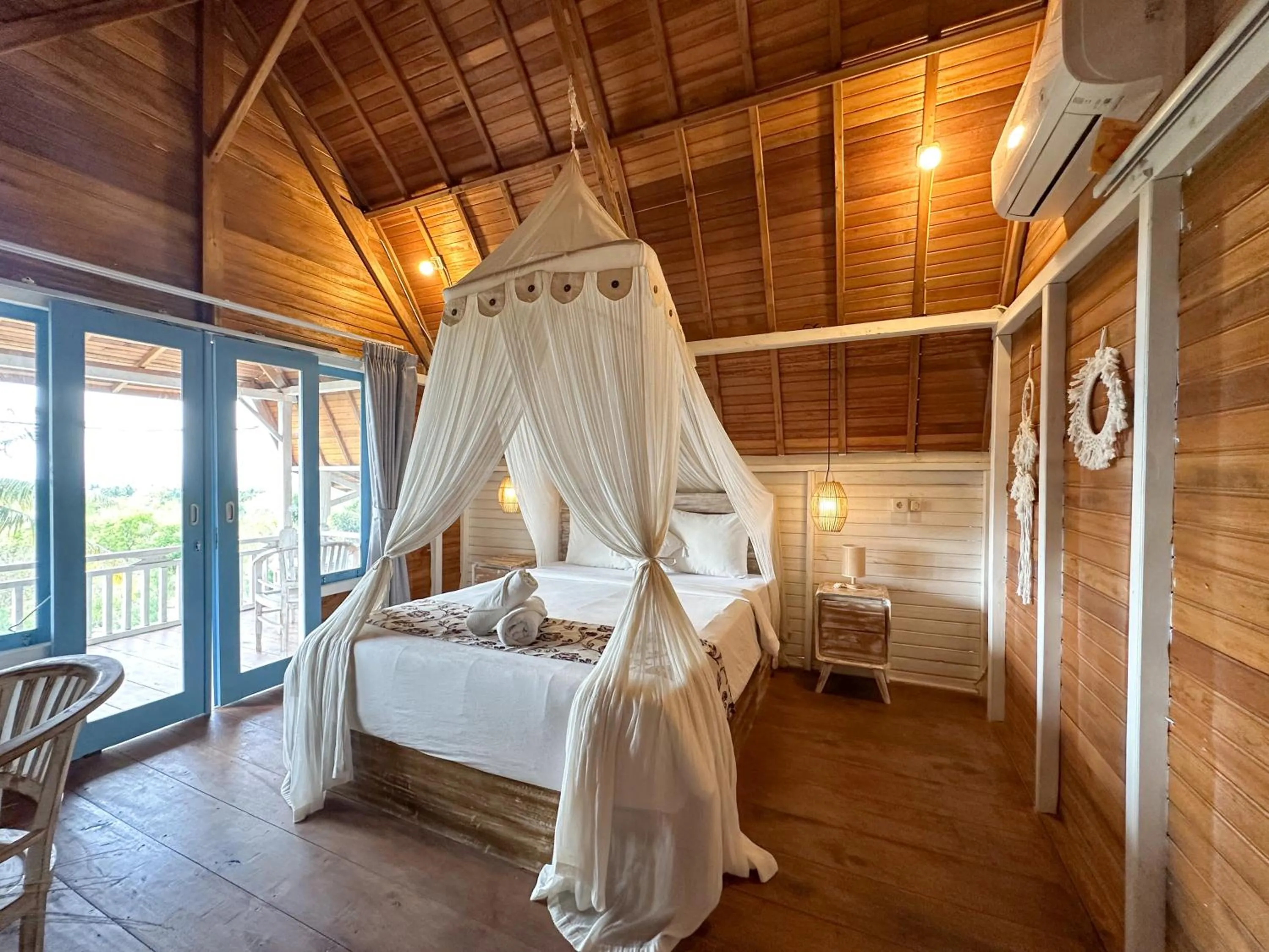 Deluxe Double Room with Balcony and Sea View - single occupancy in Sunset Hill Penida Resort