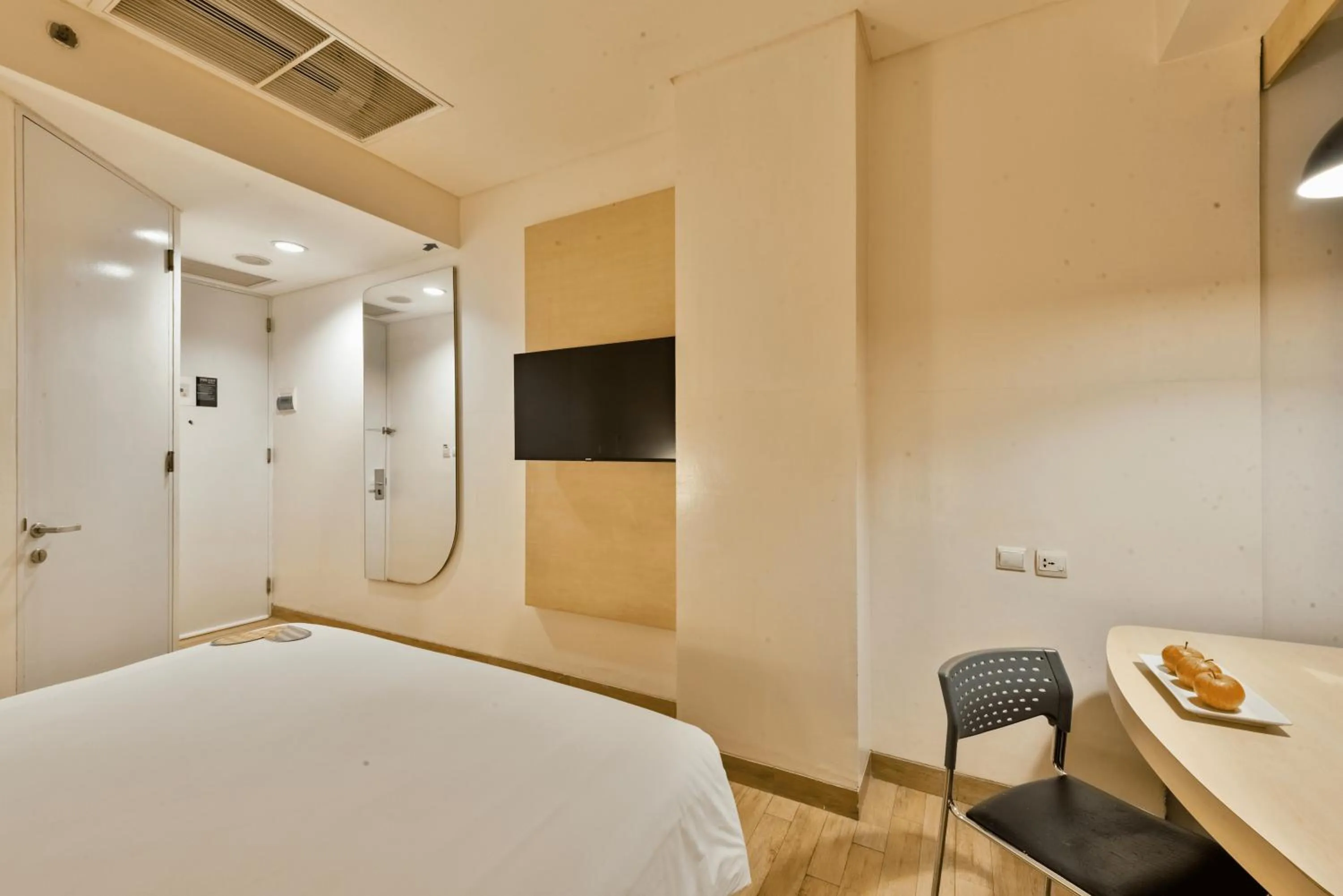 Standard Double Room in Maxone Premier Melawai