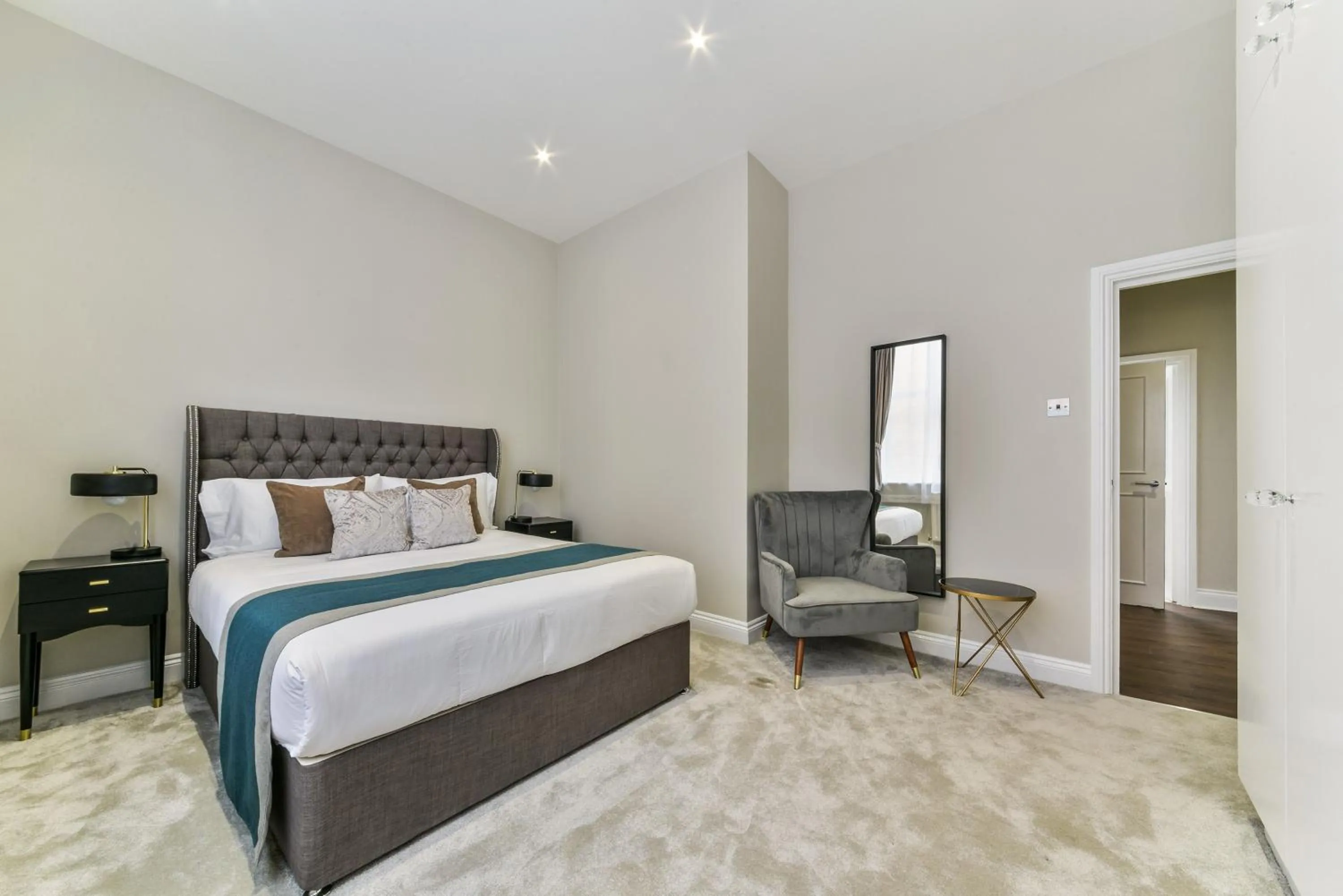One-Bedroom Apartment in Avari Apartments - Hatton Collection