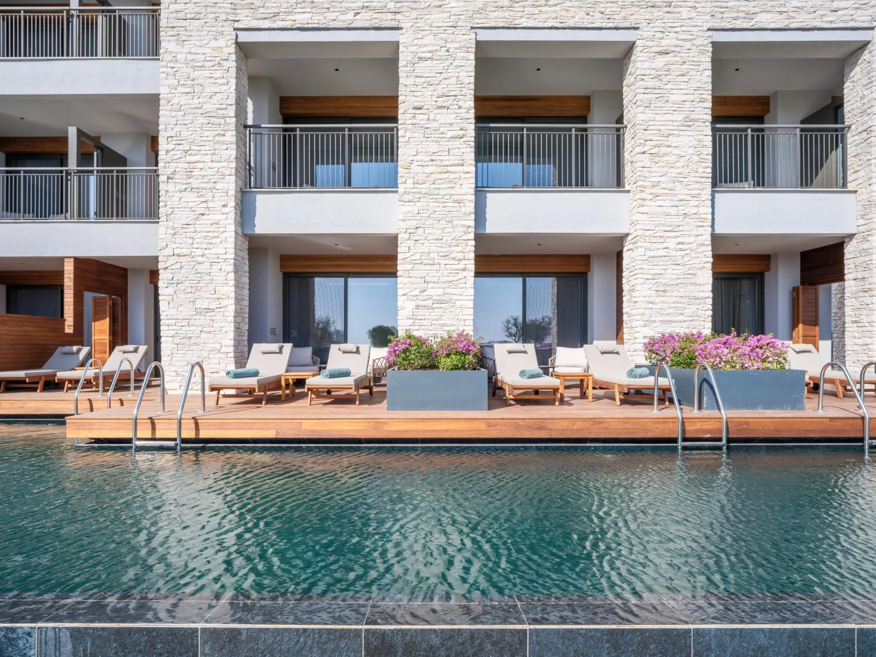 Deluxe Family Suite Swim-Up Sea Side (Family Zone) in Anda Barut Collection - Ultra All Inclusive