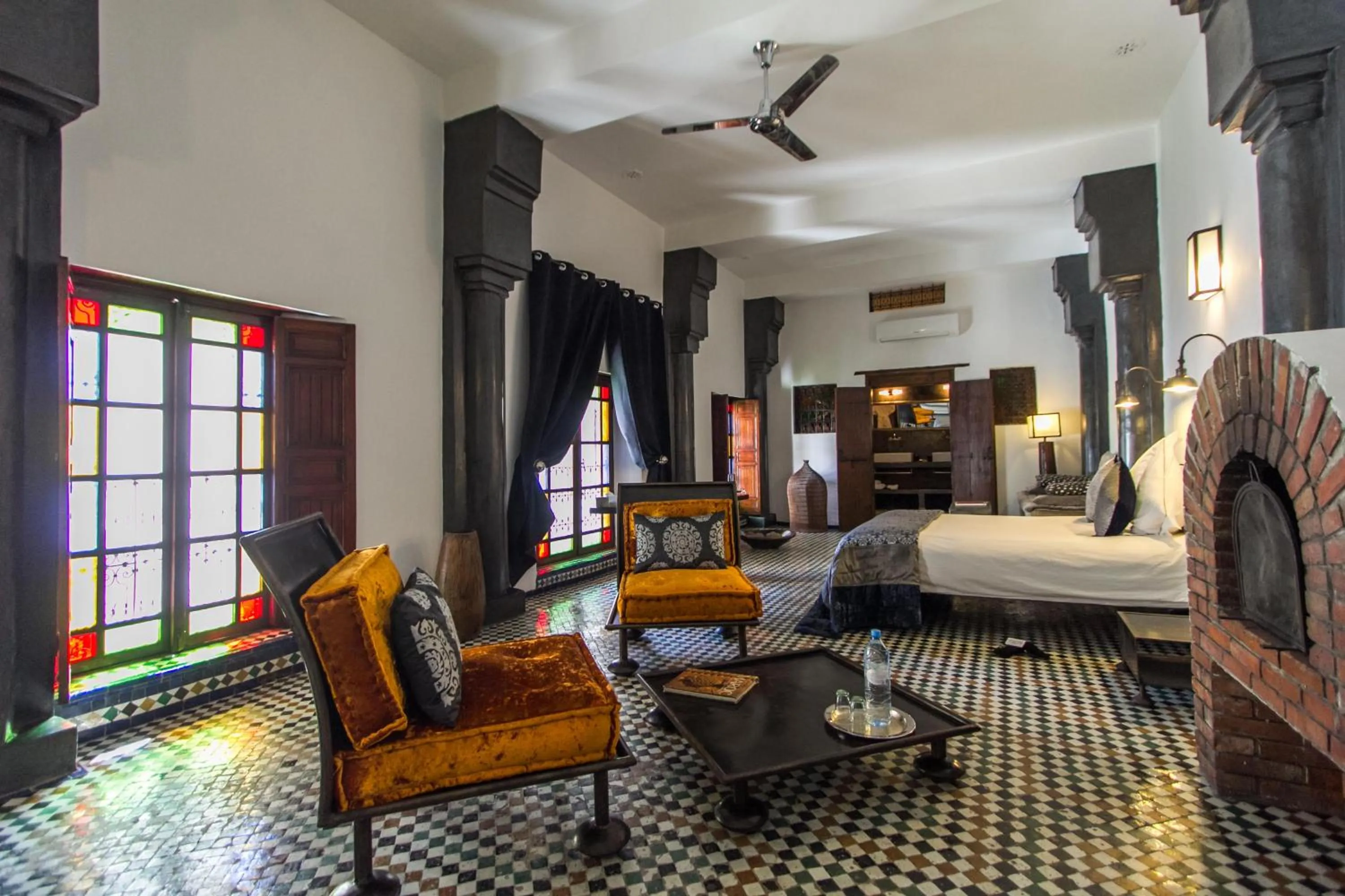 Gray Suite (2 Adults) in Riad Laaroussa