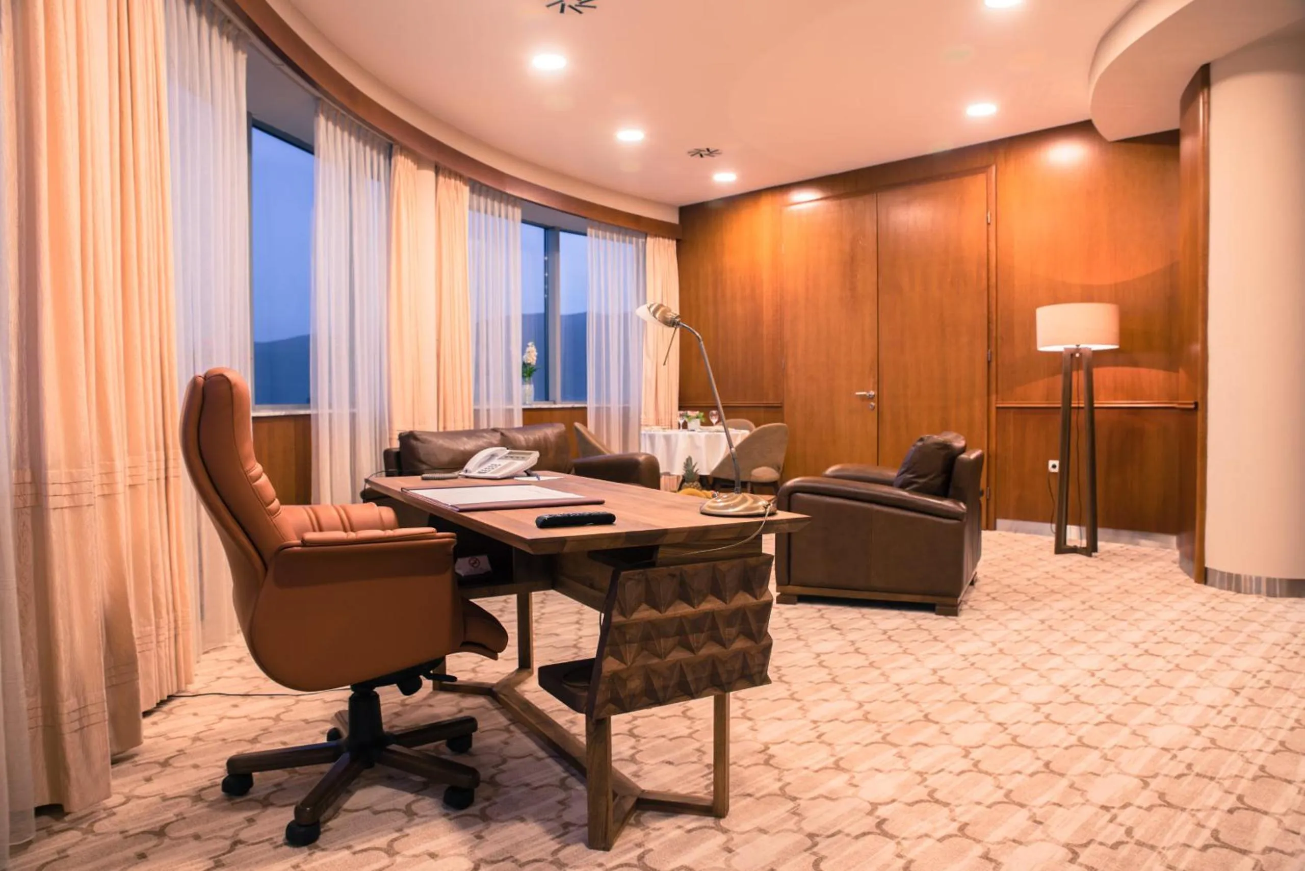 Deluxe Suite in Radon Plaza