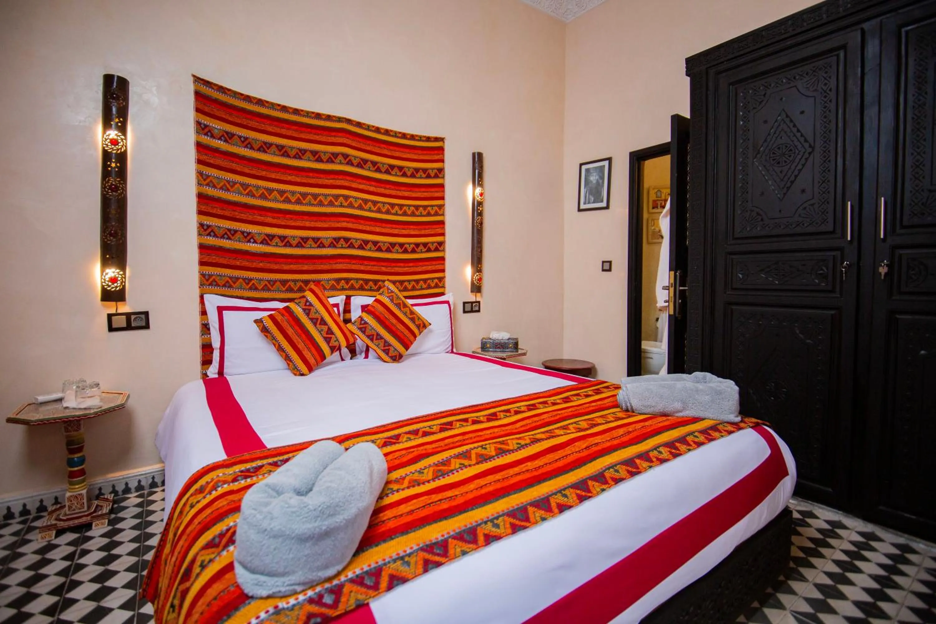 Deluxe Twin Room in Riad Ta'achchaqa