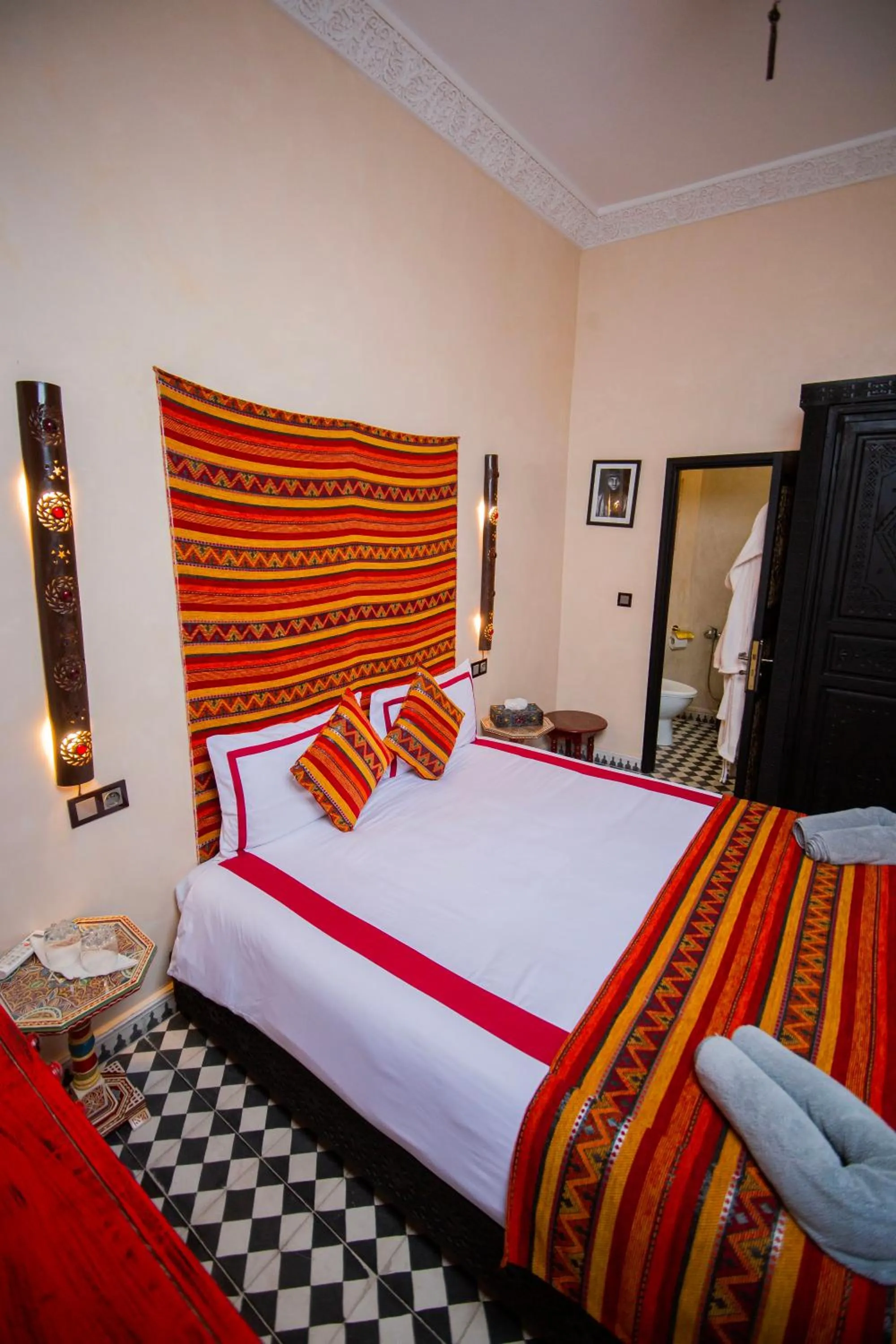 Deluxe Twin Room in Riad Ta'achchaqa