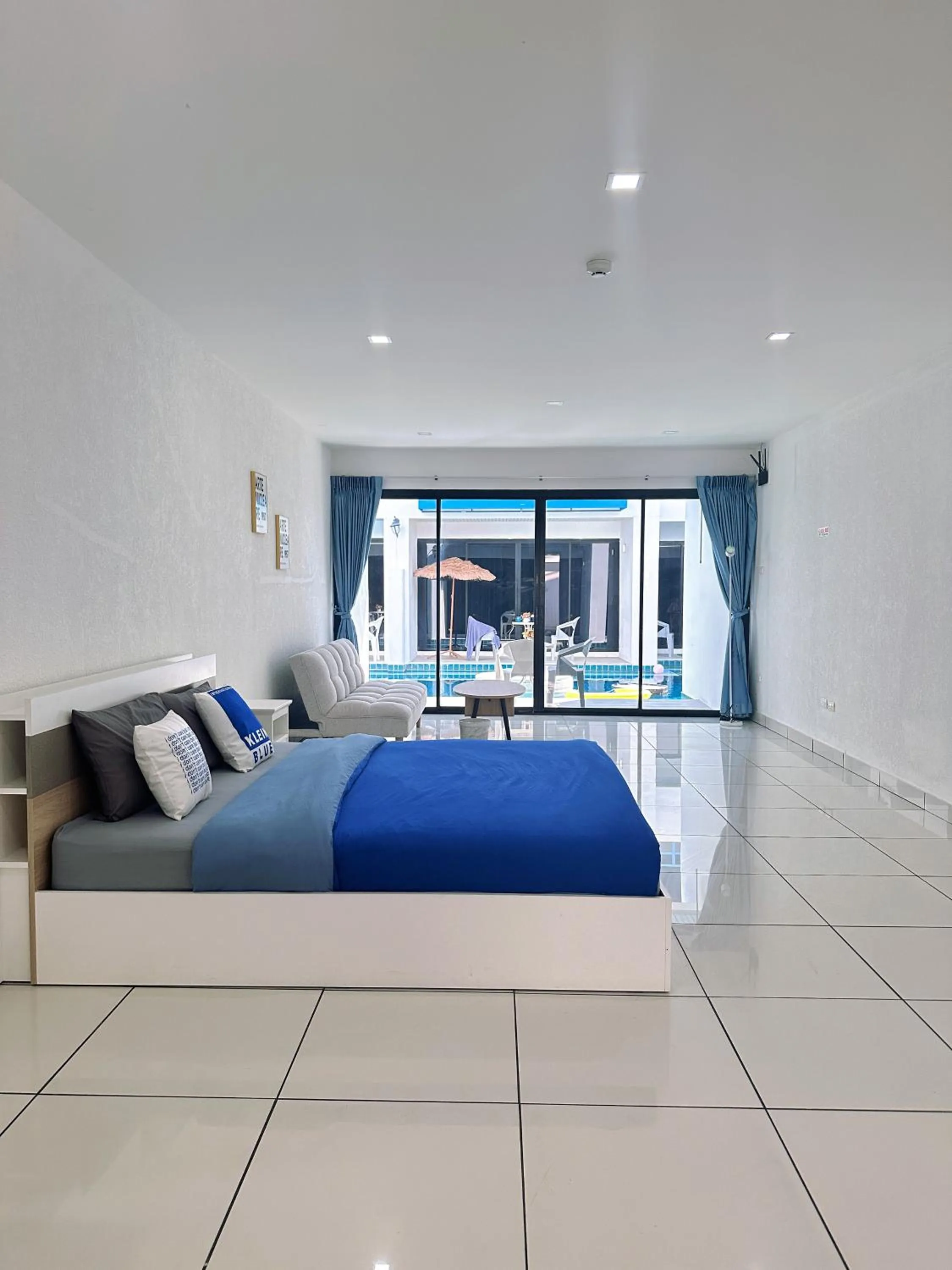 Queen Room with Pool View in Mona Lisa pool villa