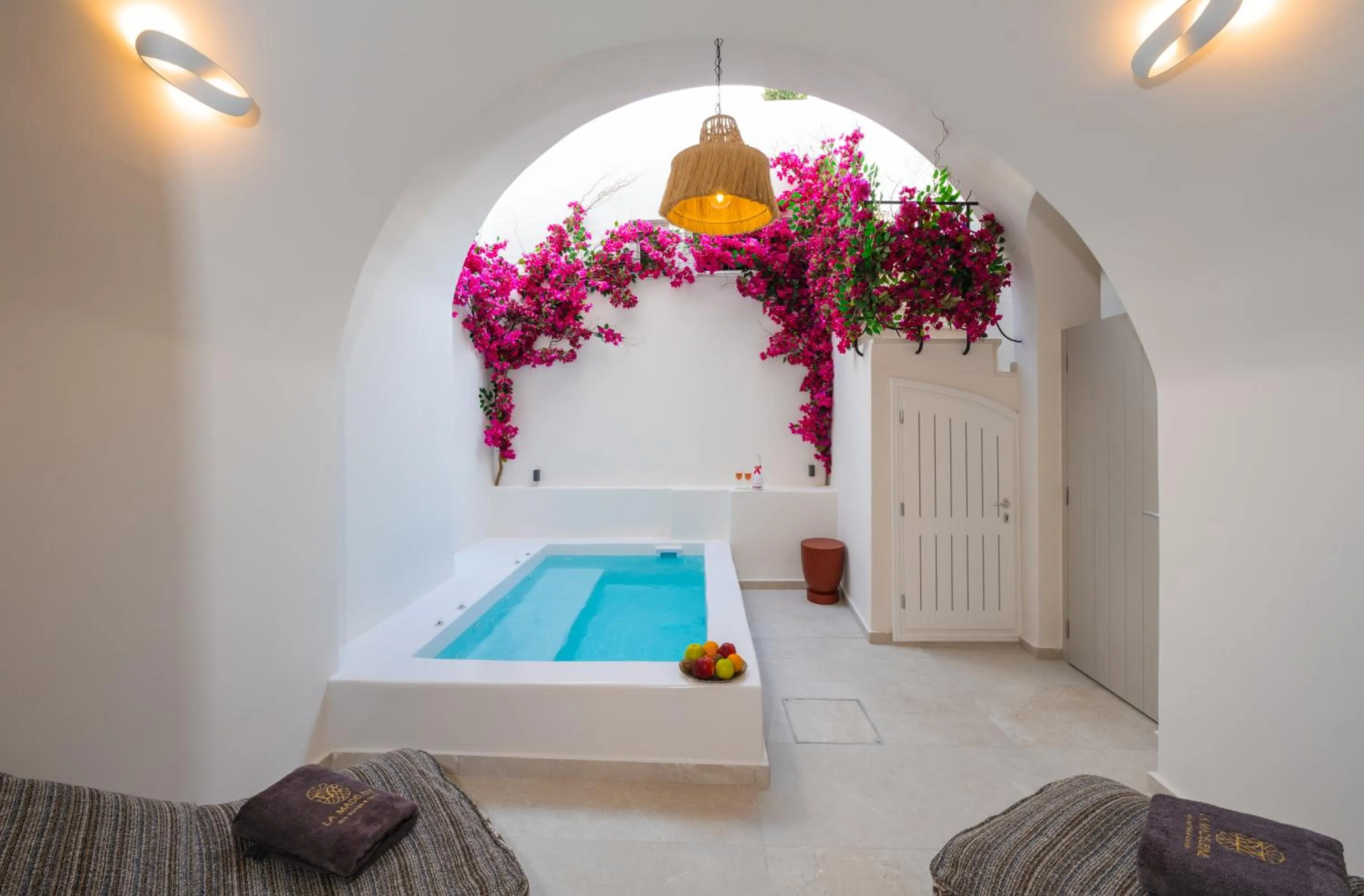 Deluxe Family Suite in La Madeleine Oia