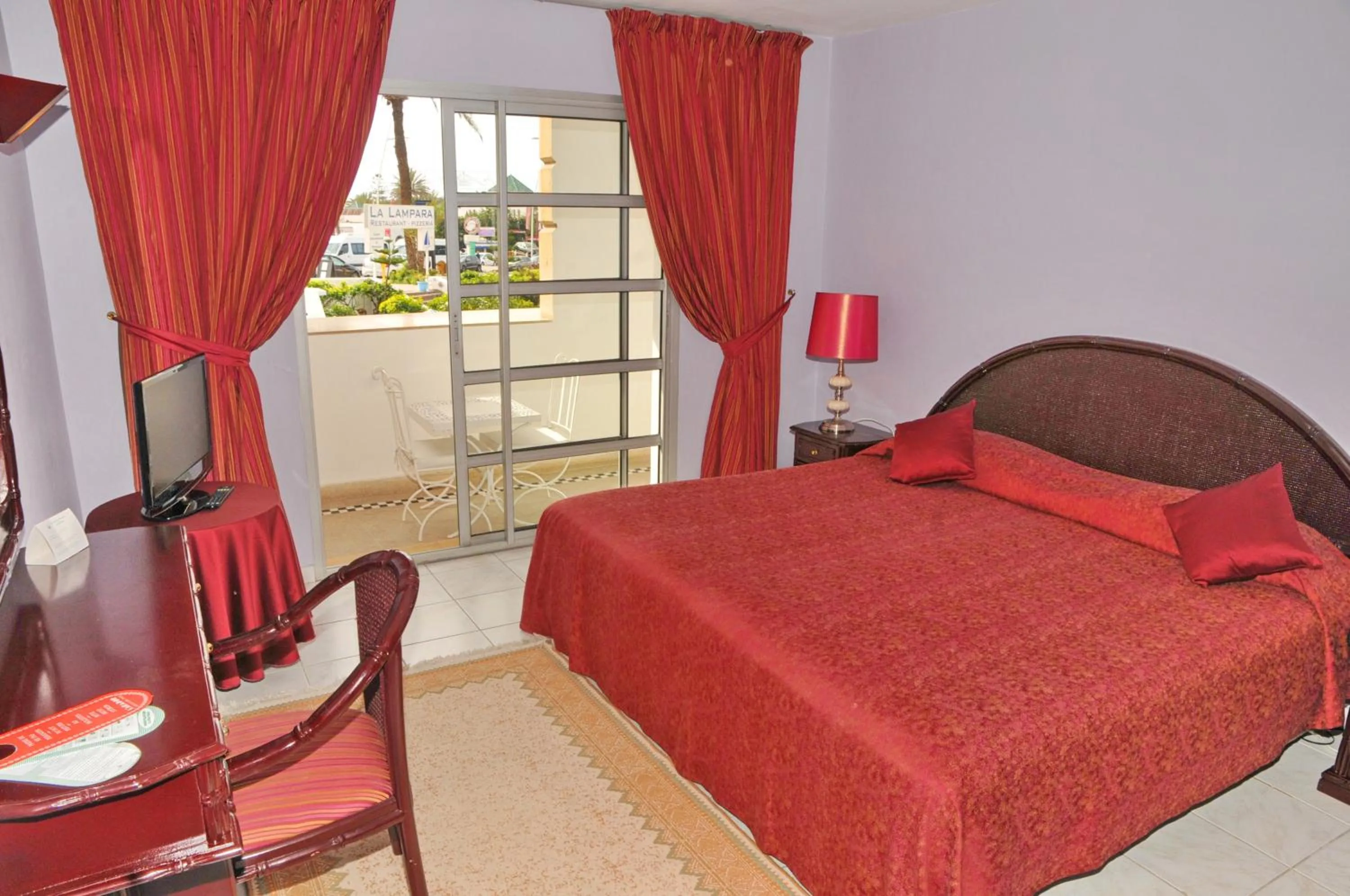 Single Room in El Pueblo Tamlelt