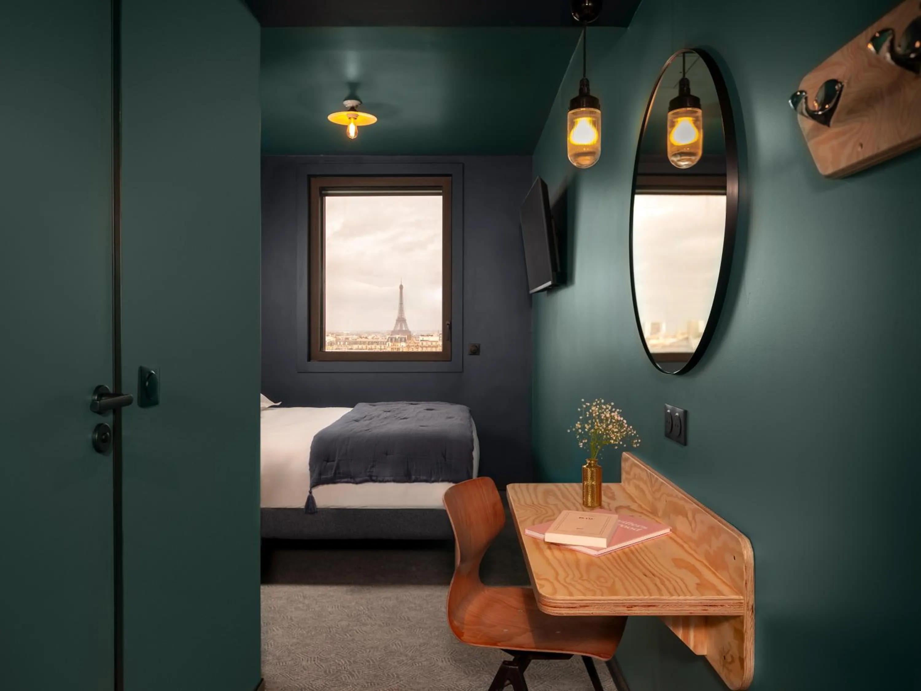 Eklo Family with view of the Eiffel Tower in Eklo Hotels Paris Porte de Versailles