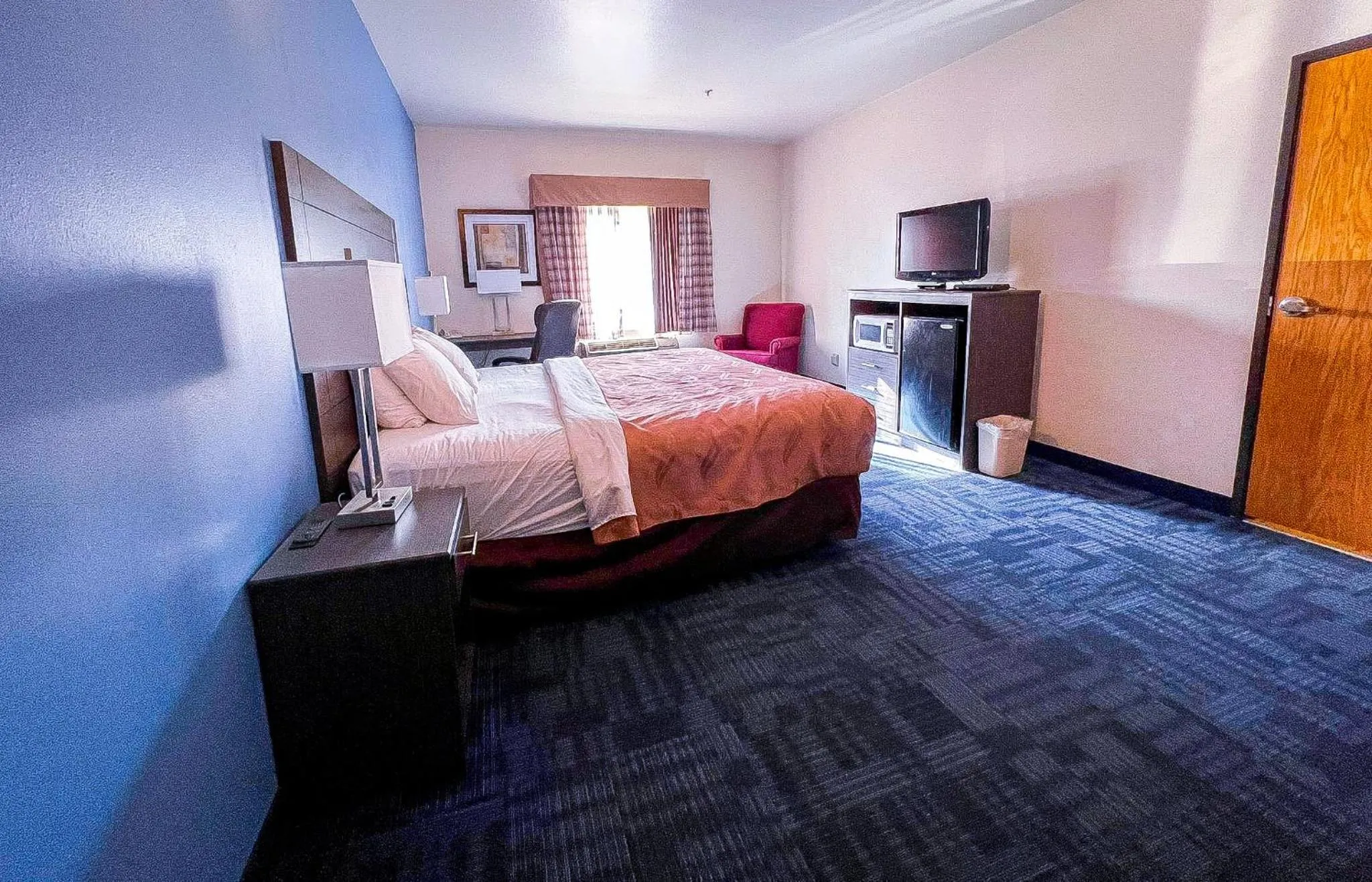 1 King Bed - Non-Smoking in Helena Inn - Airport