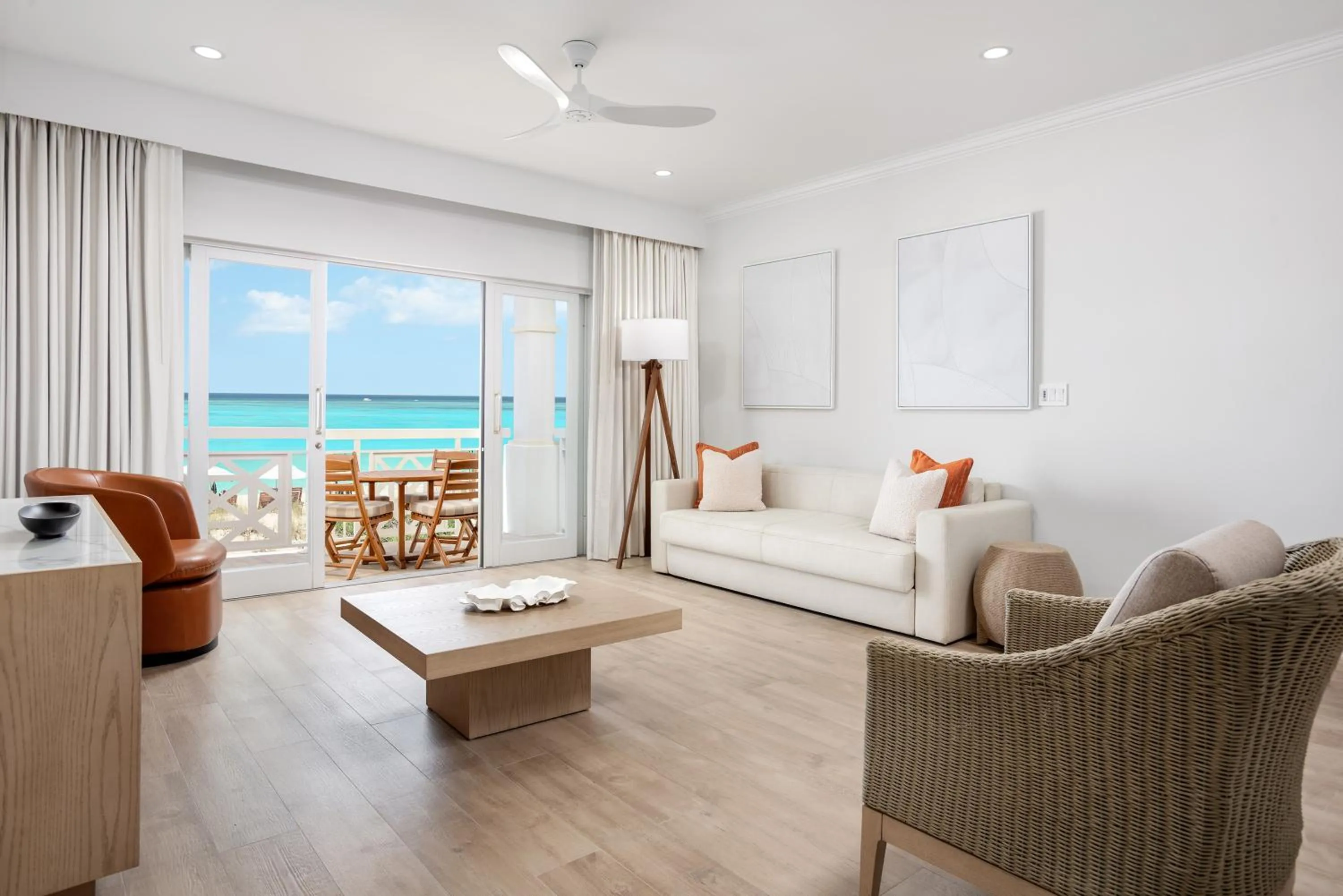 Deluxe One Bedroom Oceanfront Suite in Alexandra Resort - All-Inclusive