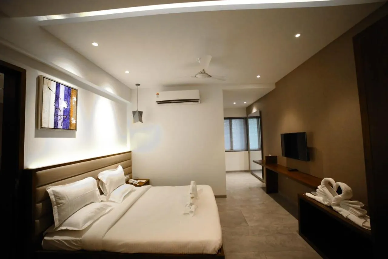 Deluxe Suite in Hotel Midland, Nanded