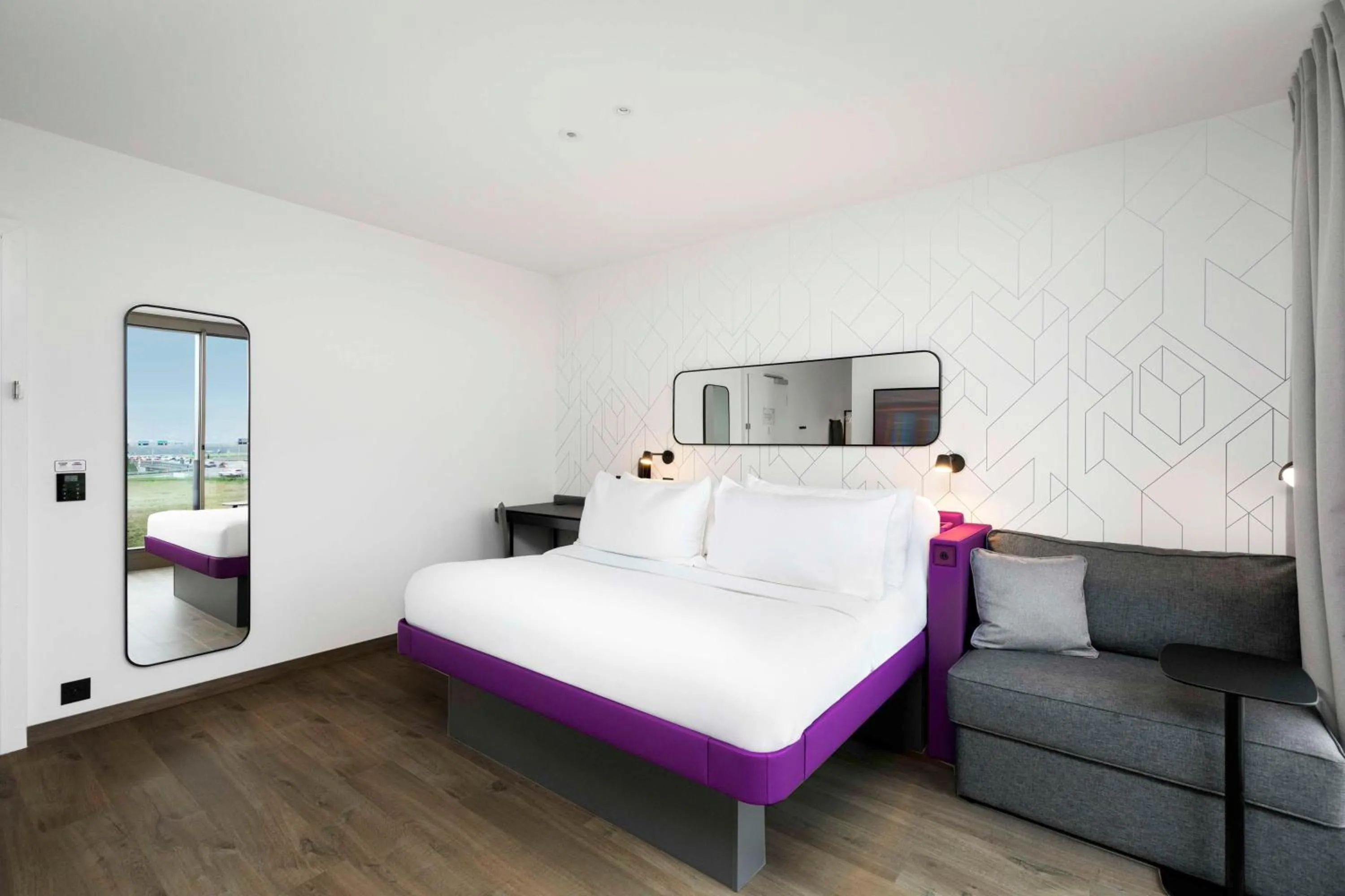 First Class King in YOTEL Geneva Lake