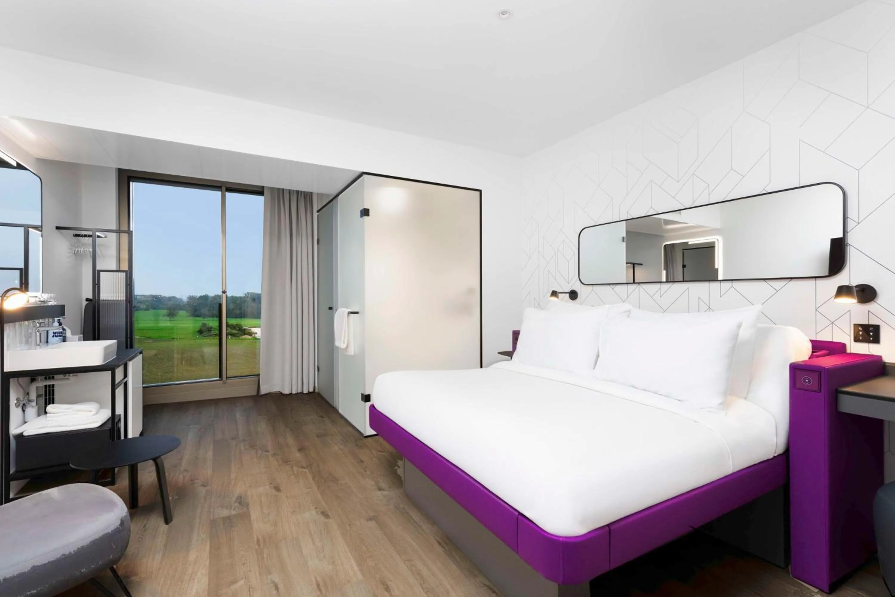 Premium Plus in YOTEL Geneva Lake