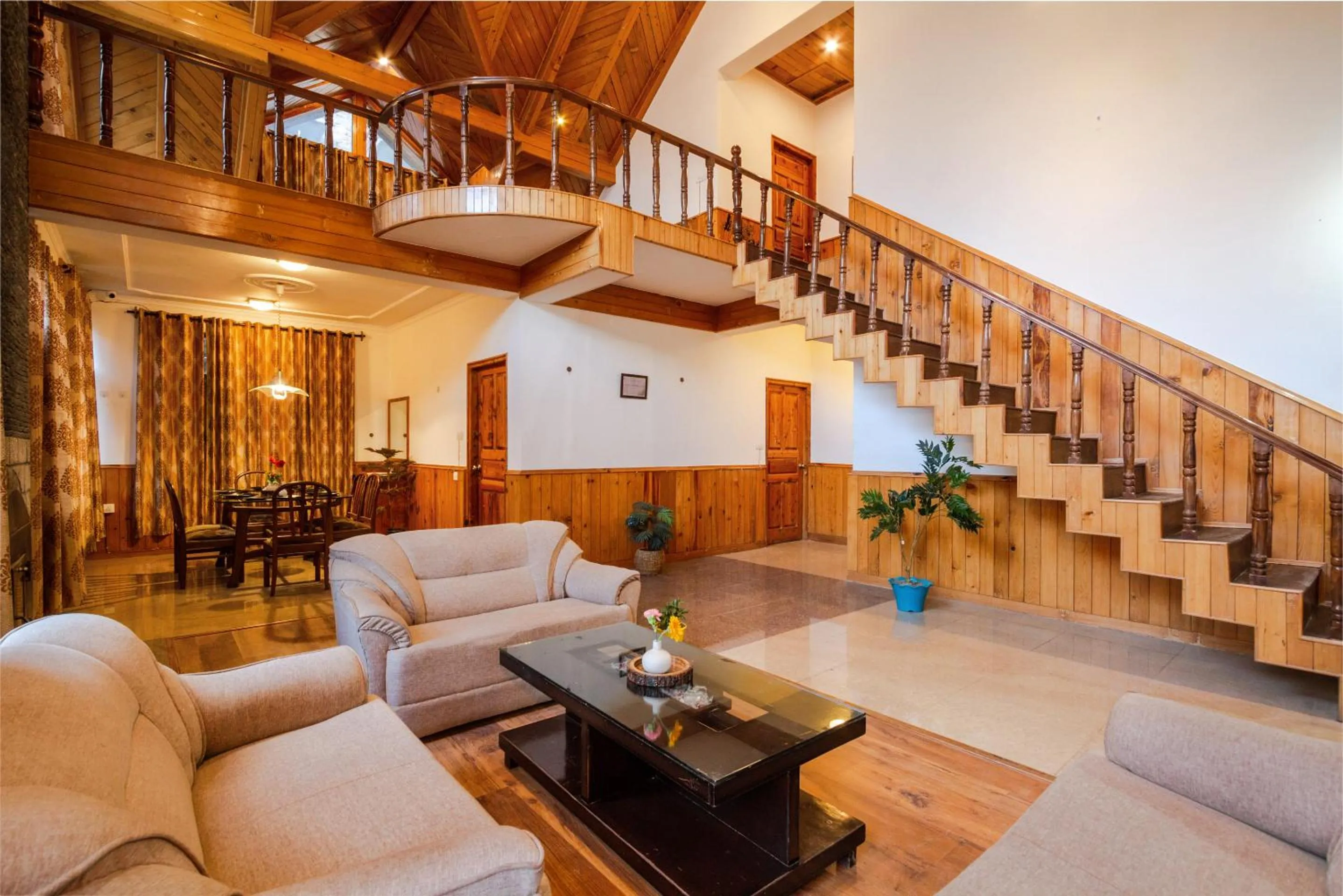 Six-Bedroom House in Tripli Hotels Conifer Wood Cottage