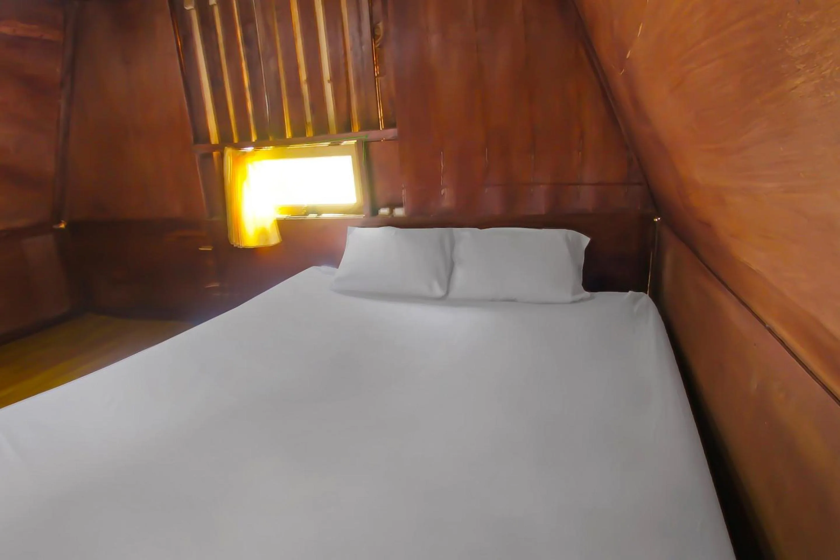 Budget Double Room in Hotel O Awenk Homestay Near SD Gunung Wakul