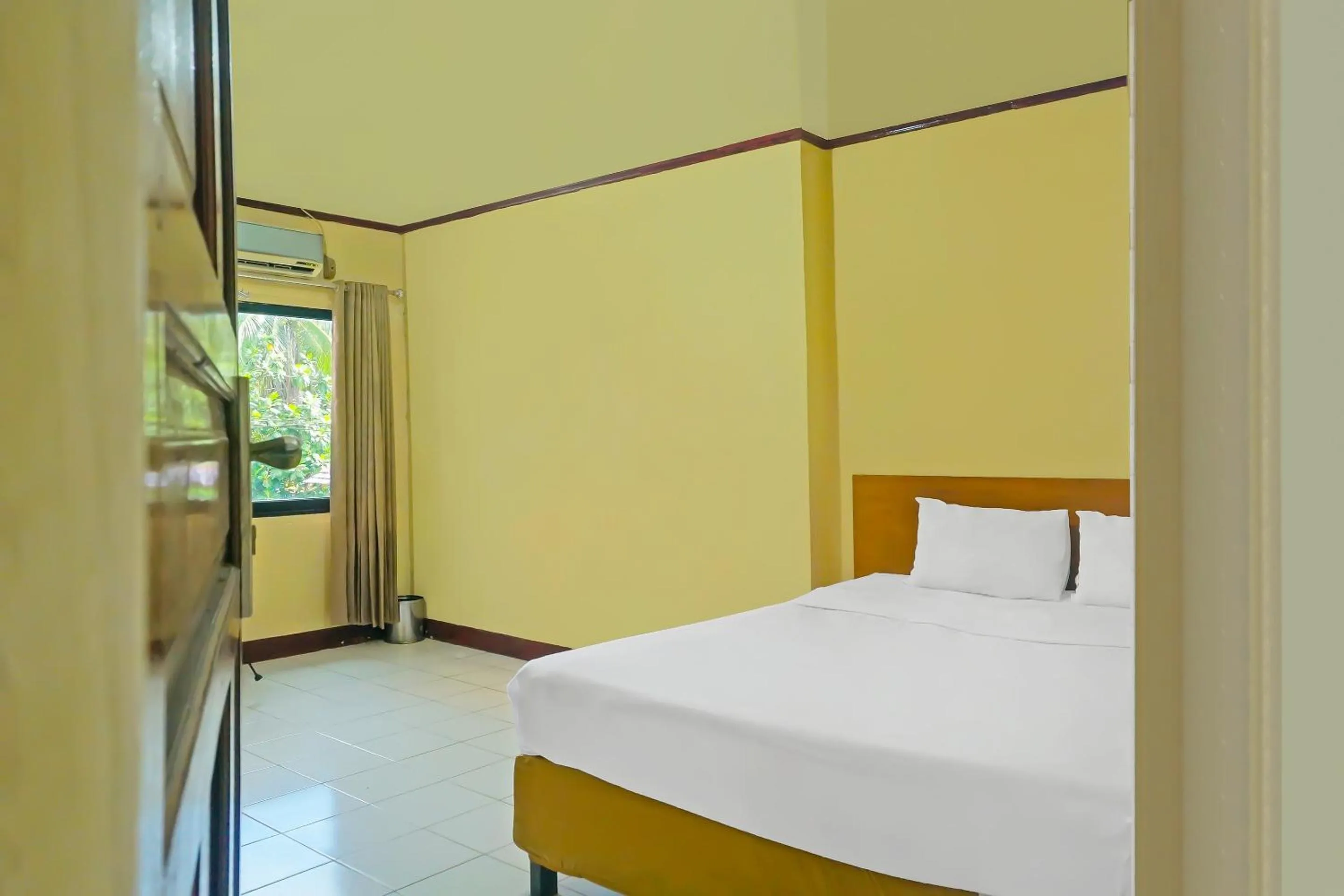 Double Room in Hotel O Azeela Kost Syariah