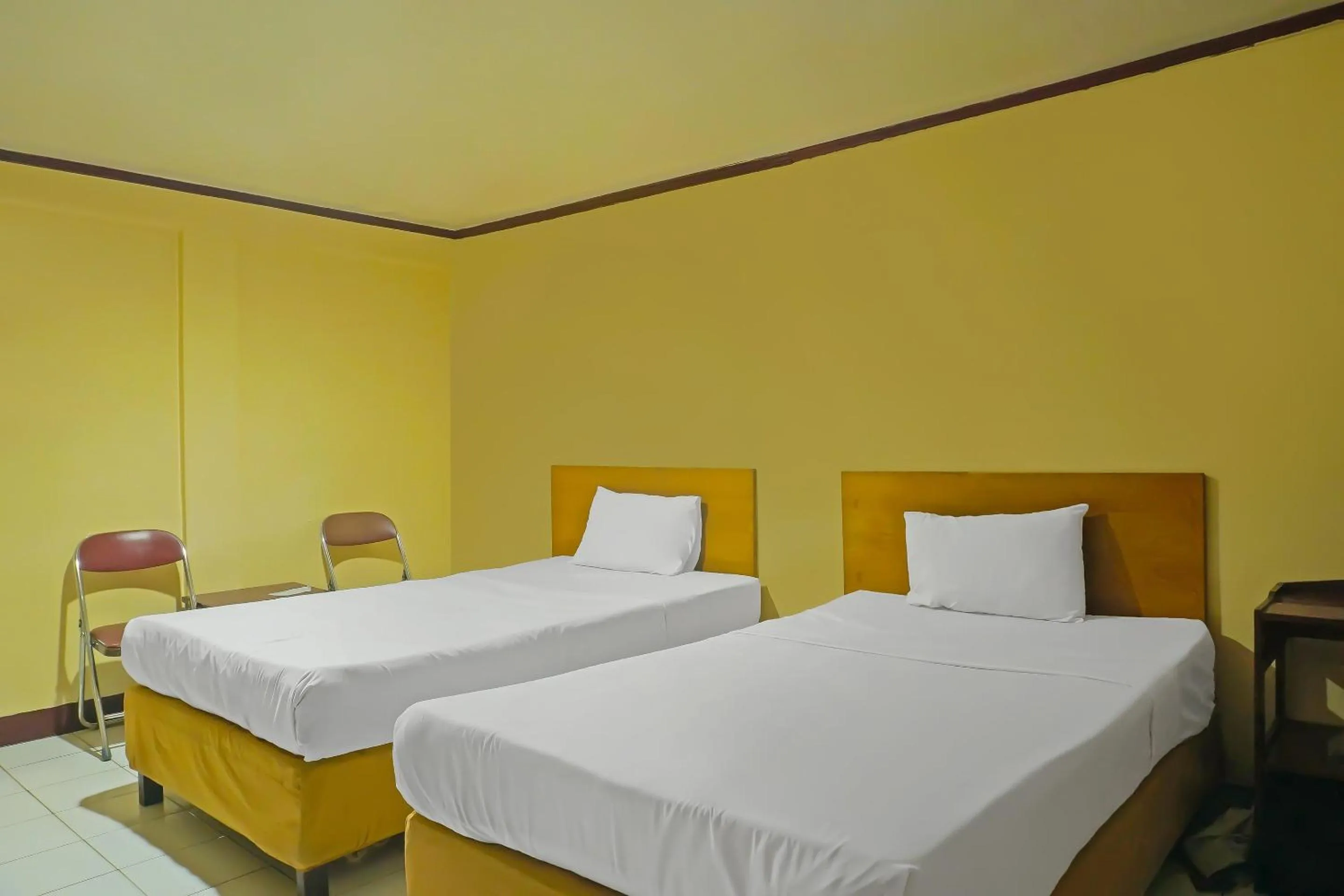 Small Twin Room in Hotel O Azeela Kost Syariah