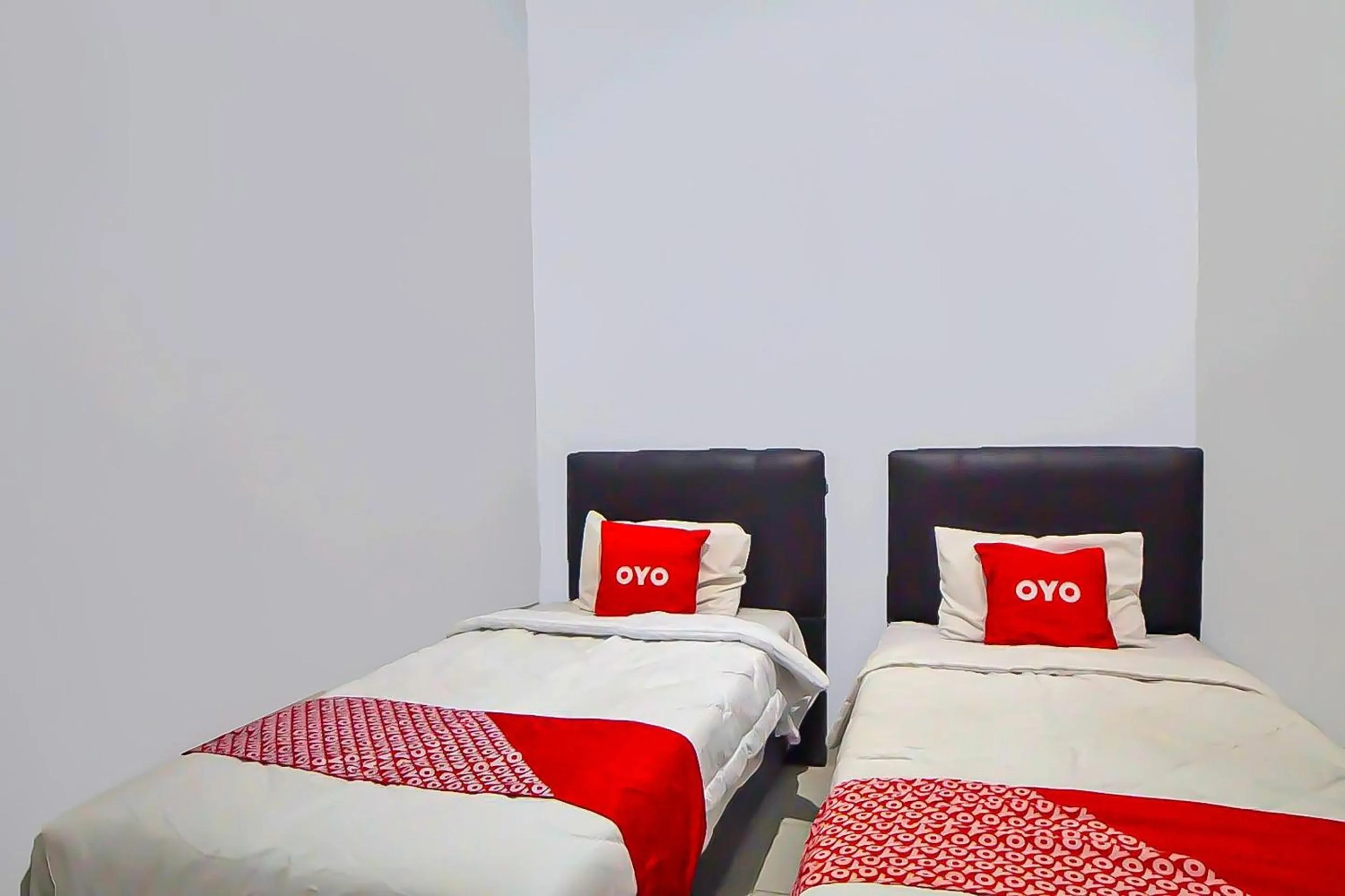 Standard Twin Room in OYO 92463 Deli Hotel Medan