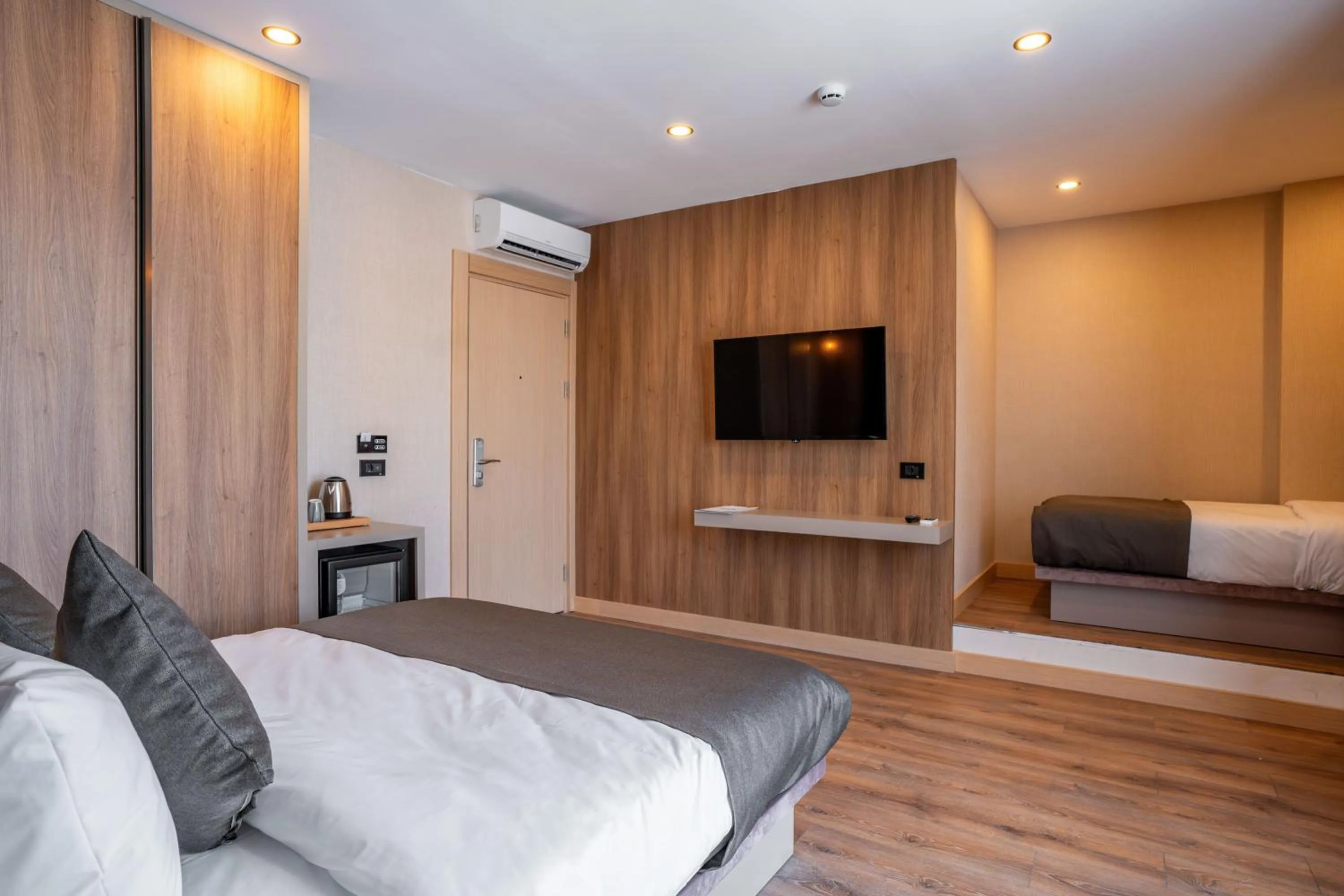 Deluxe Triple Room in Perast City Hotel